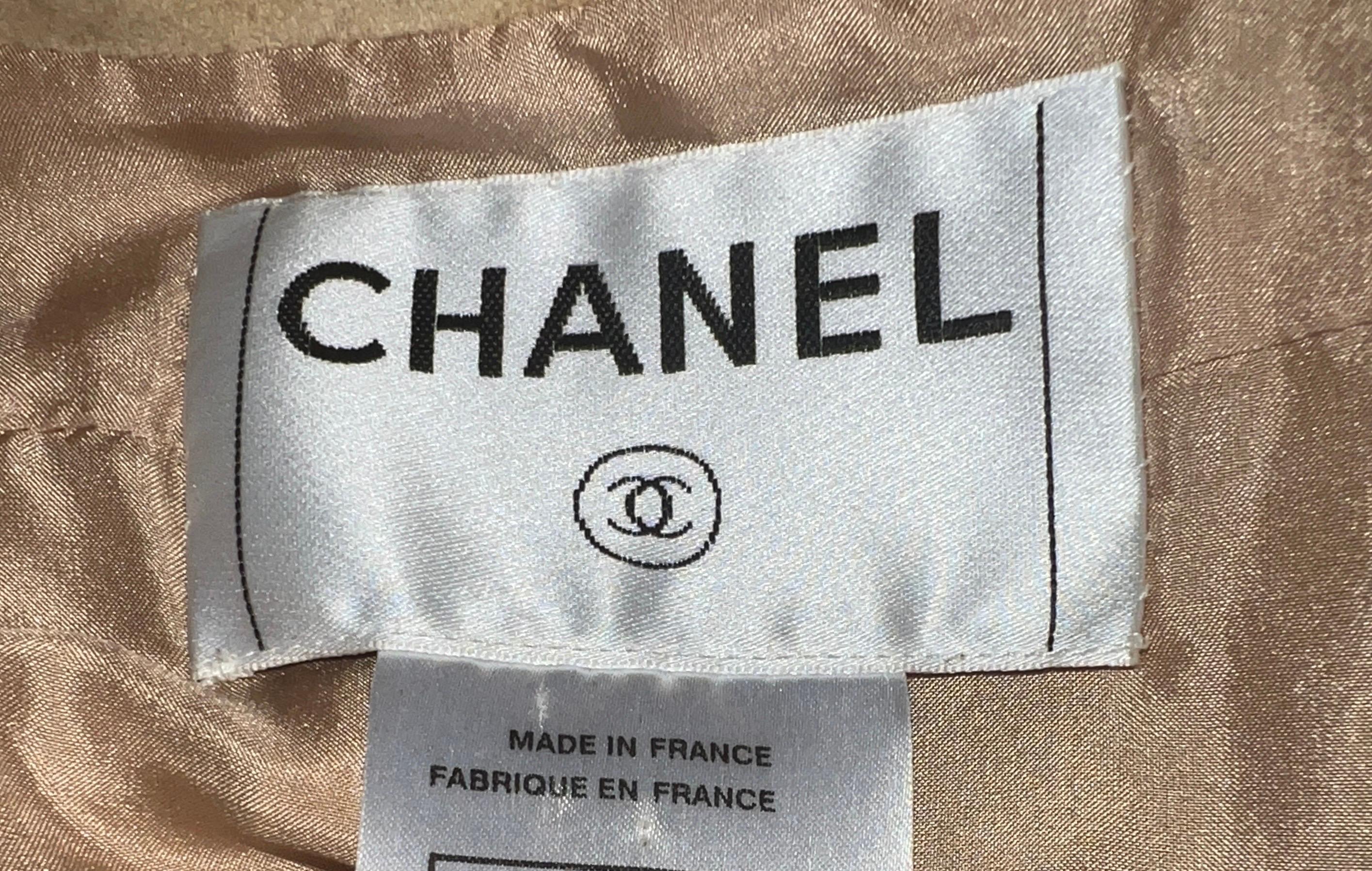 Giacca Blazer in pelle d'agnello beige Chanel impreziosita, non indossata, 40 in vendita 4