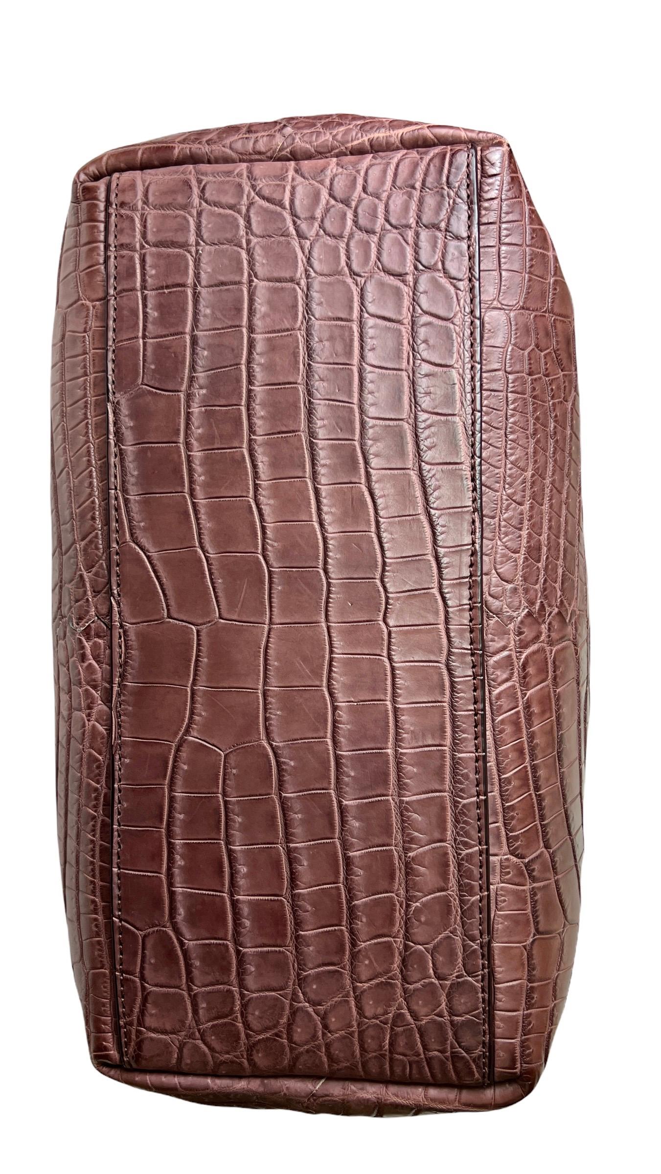 UNWORN Bottega Veneta Matte Brown Crocodile XL Top Handle Bag Tote Weekender For Sale 2