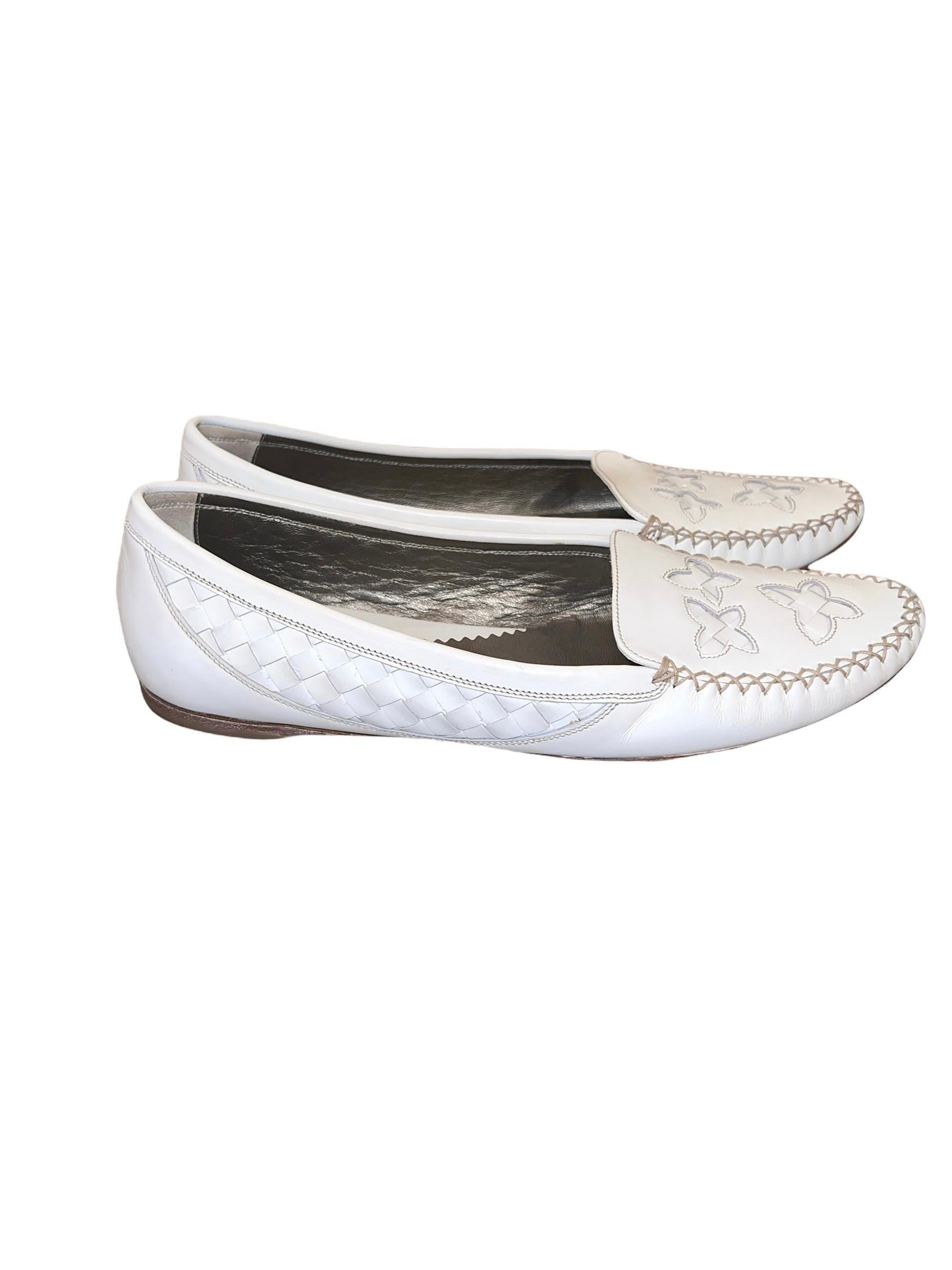 Bottega Veneta's white intrecciato leather loafers are a stylish summer choice. 
Stunning Bottega Veneta Loafers
Finest white leather with intrecciato cutout details 
Hand-stitched trimming in front
Welt-sewn leather sole hand-stitched
Size EU