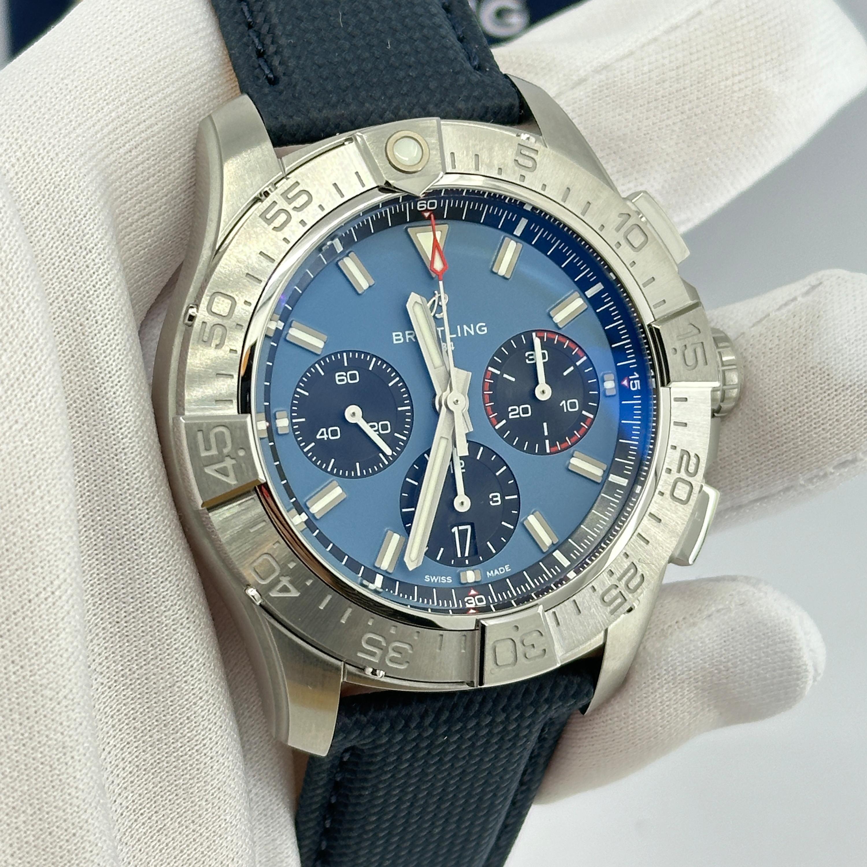 Breitling Avenger non indossato, referenza AB0147101C1X1, set completo, 2025 in vendita 3