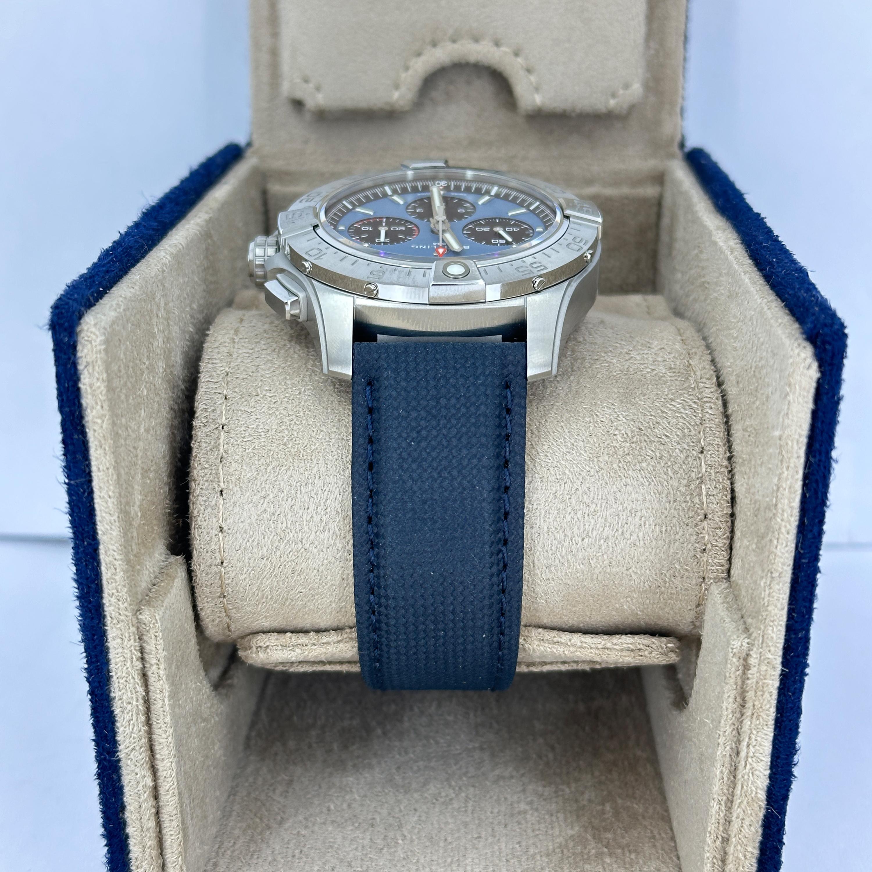 Breitling Avenger non indossato, referenza AB0147101C1X1, set completo, 2025 in vendita 4