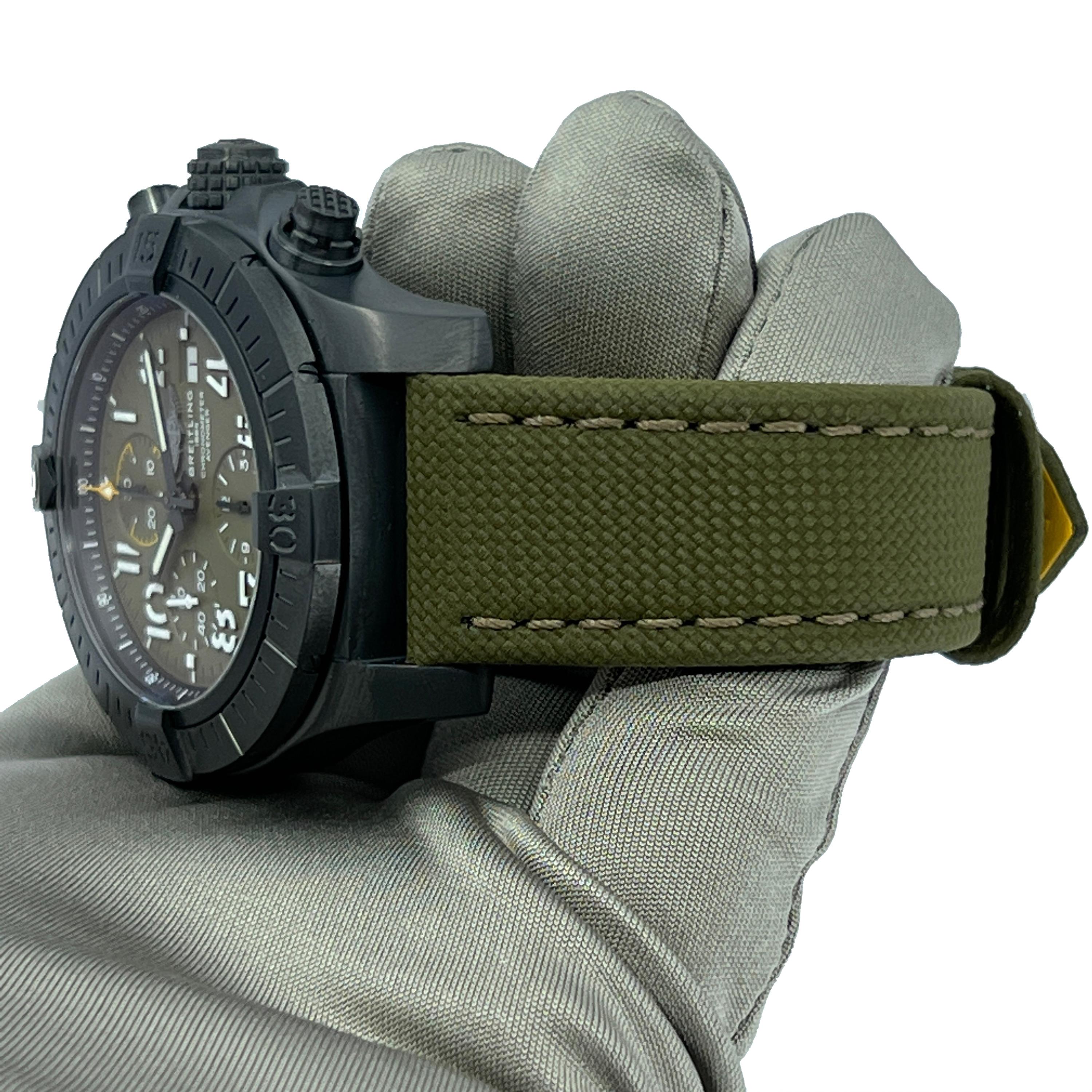 Breitling Avenger non indossato, referenza n. V13317101L1X2, set completo, 2025 in vendita 8