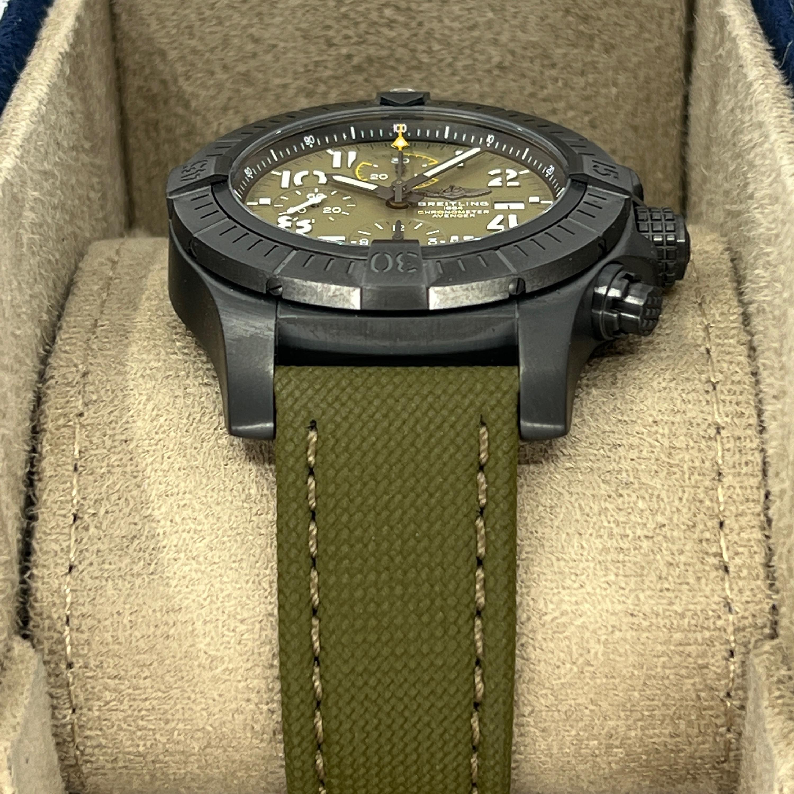 Breitling Avenger non indossato, referenza n. V13317101L1X2, set completo, 2025 In condizioni Nuovo in vendita a New York, NY