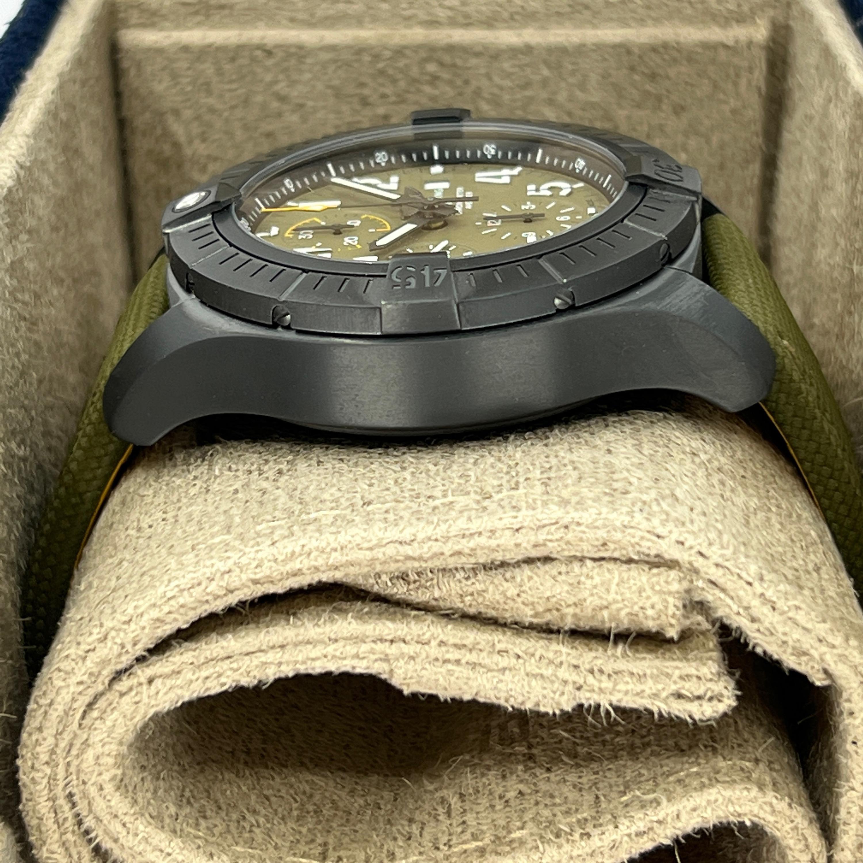 Breitling Avenger non indossato, referenza n. V13317101L1X2, set completo, 2025 in vendita 2