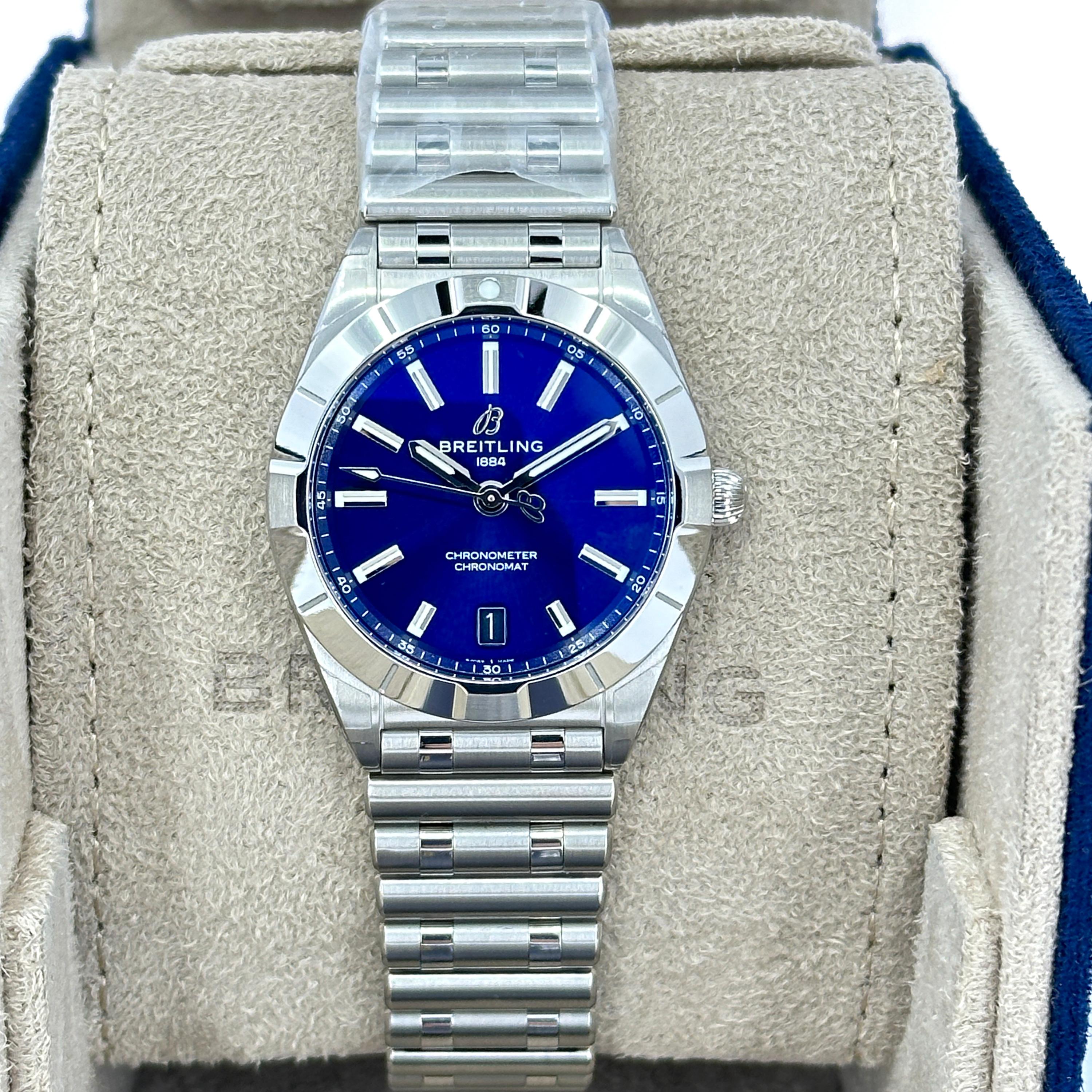 Ungetragener Breitling Chronomat 32 Referenznummer A77310101C1A1, Komplettset, 2025 im Zustand „Neu“ im Angebot in New York, NY