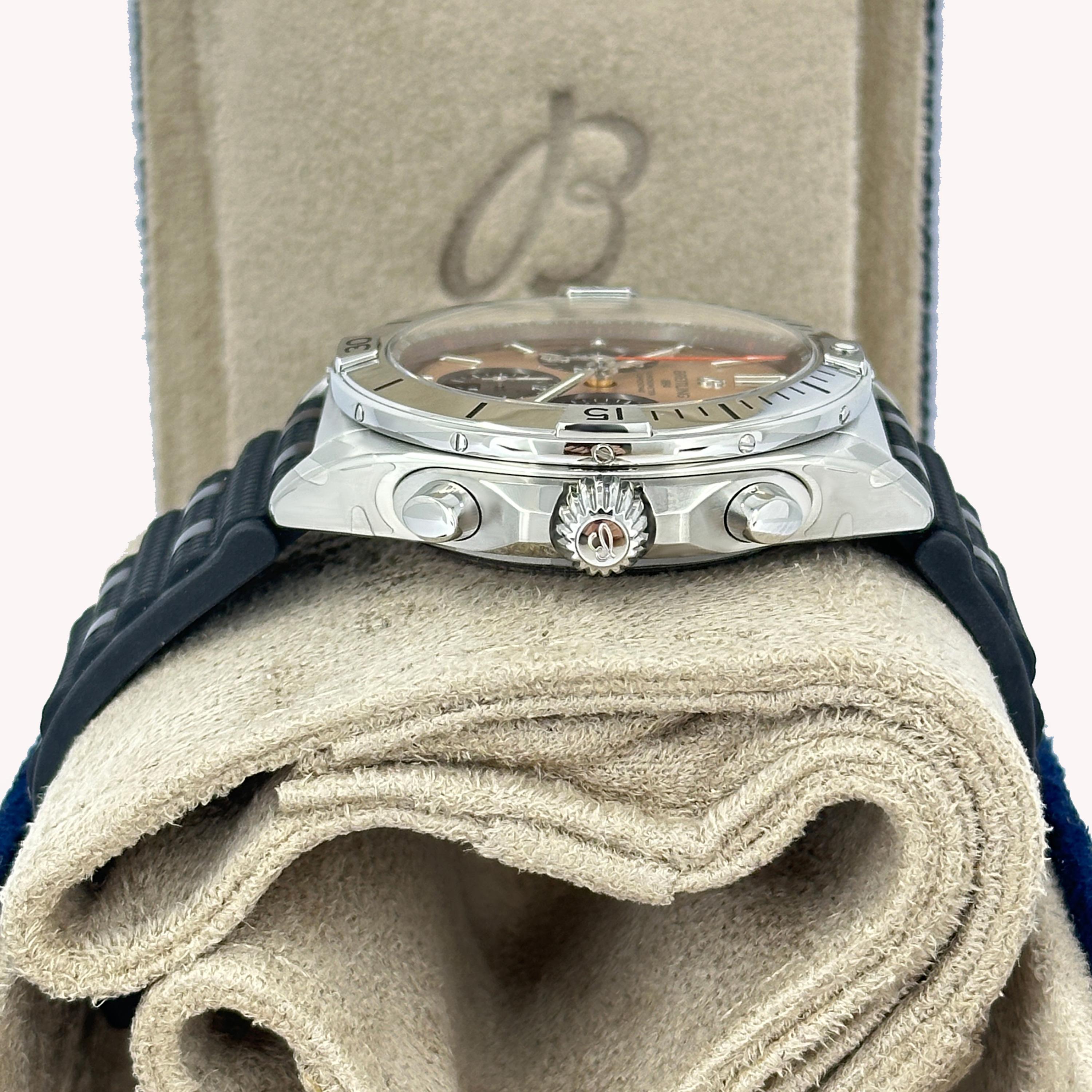 Breitling Chronomat B01 42 non indossato, referenza AB0134101K1S1, set completo, 2025 in vendita 1