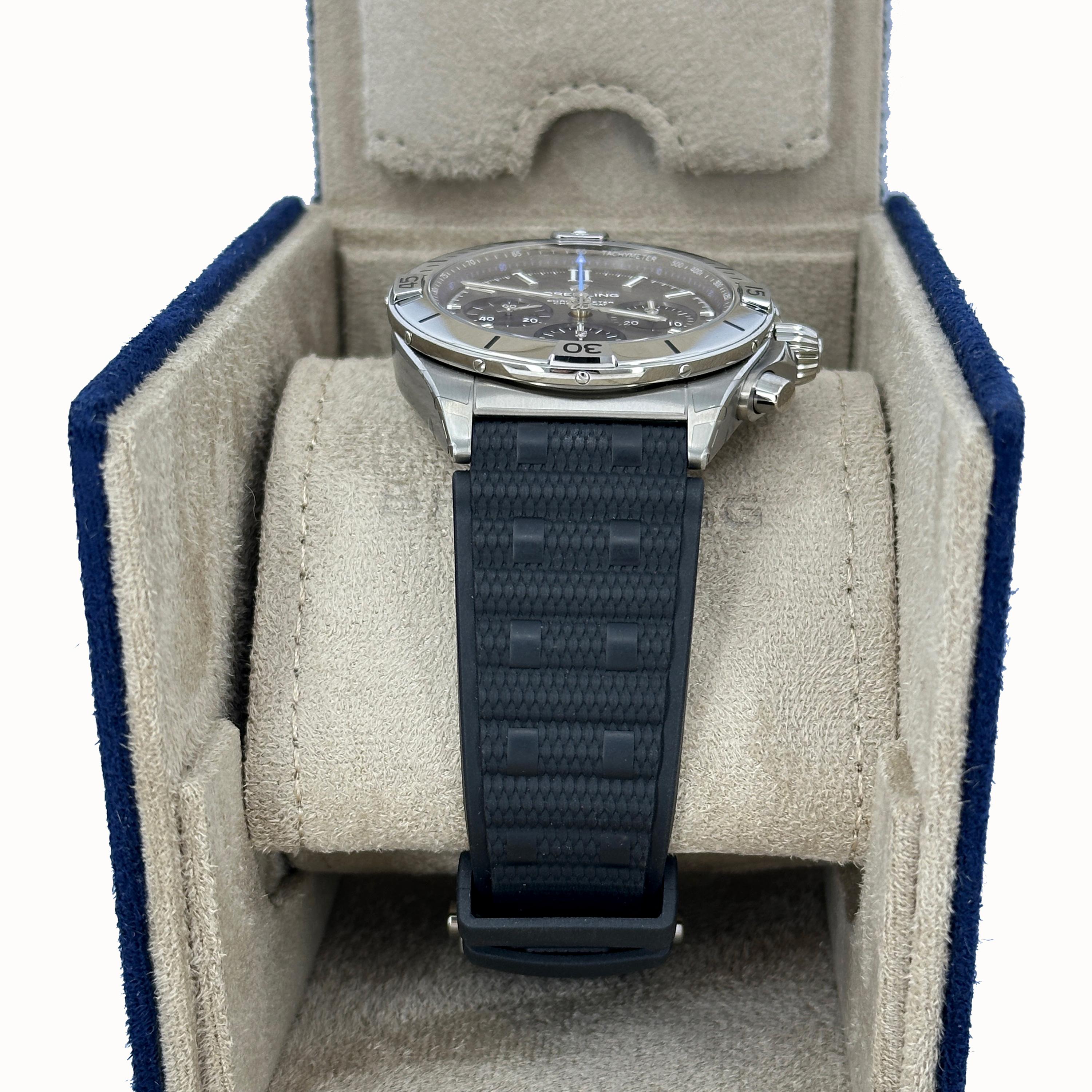 Breitling Chronomat sin usar Referencia# EB0134101M1S1, Juego completo, 2025 en Nuevo estado para la venta en New York, NY