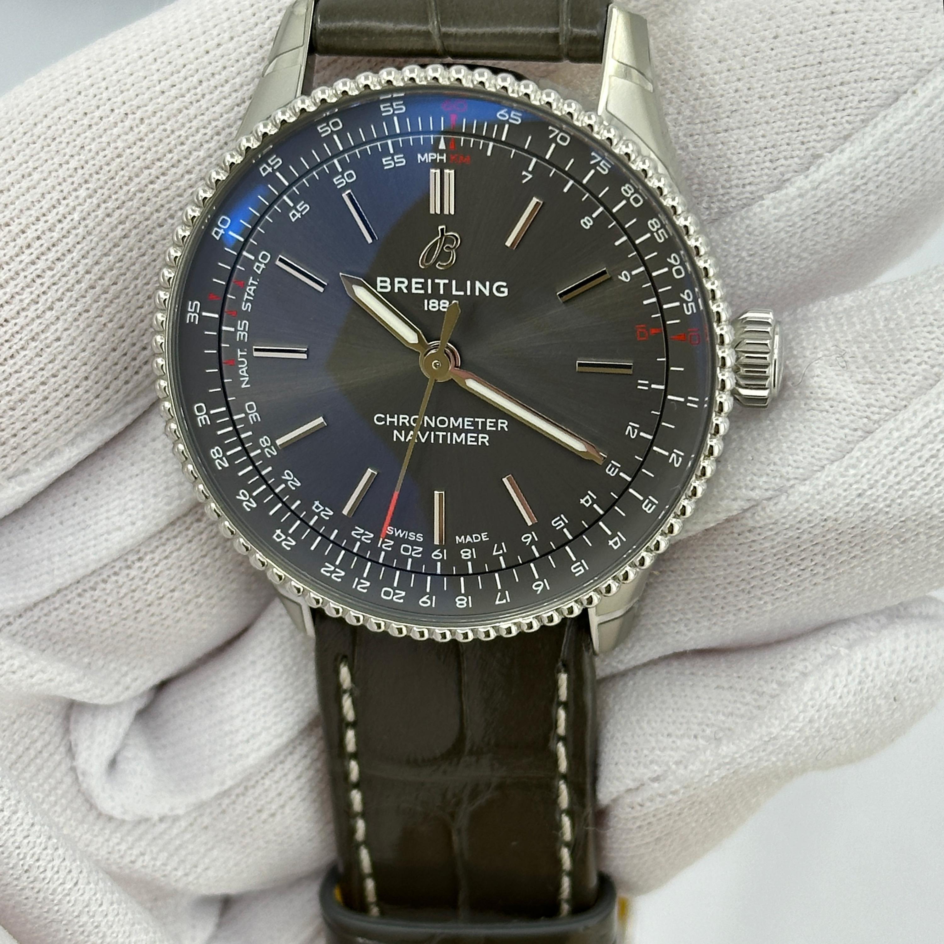 Breitling Navitimer non indossato, referenza A17327381B1P1, set completo, 2025 in vendita 12