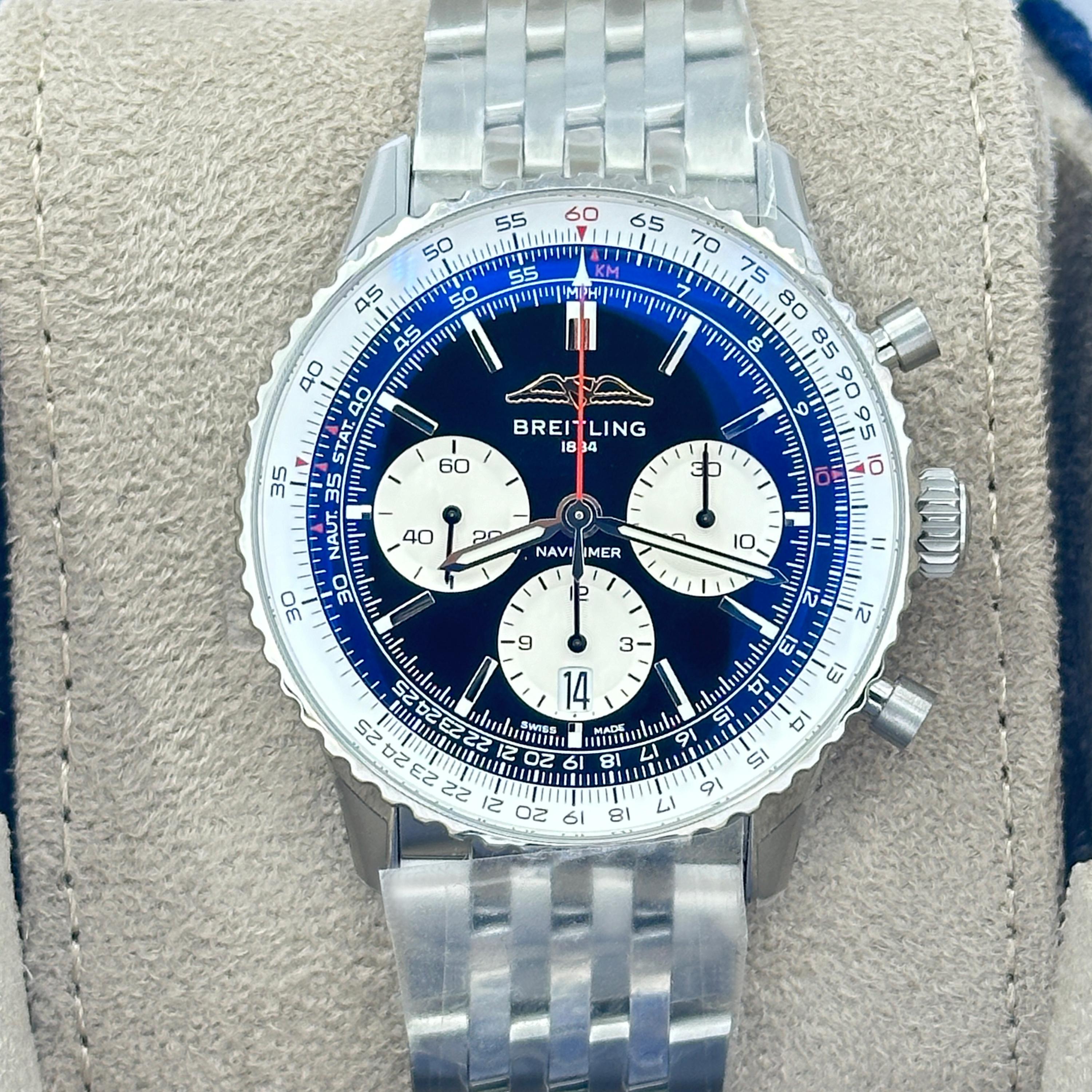 Il Breitling Navitimer B01 Chronograph 43 (ref. AB0138211B1A1) è una magistrale reinterpretazione di uno degli orologi da pilota più iconici mai realizzati. La cassa in acciaio inossidabile da 43 mm presenta una presenza audace ma raffinata,