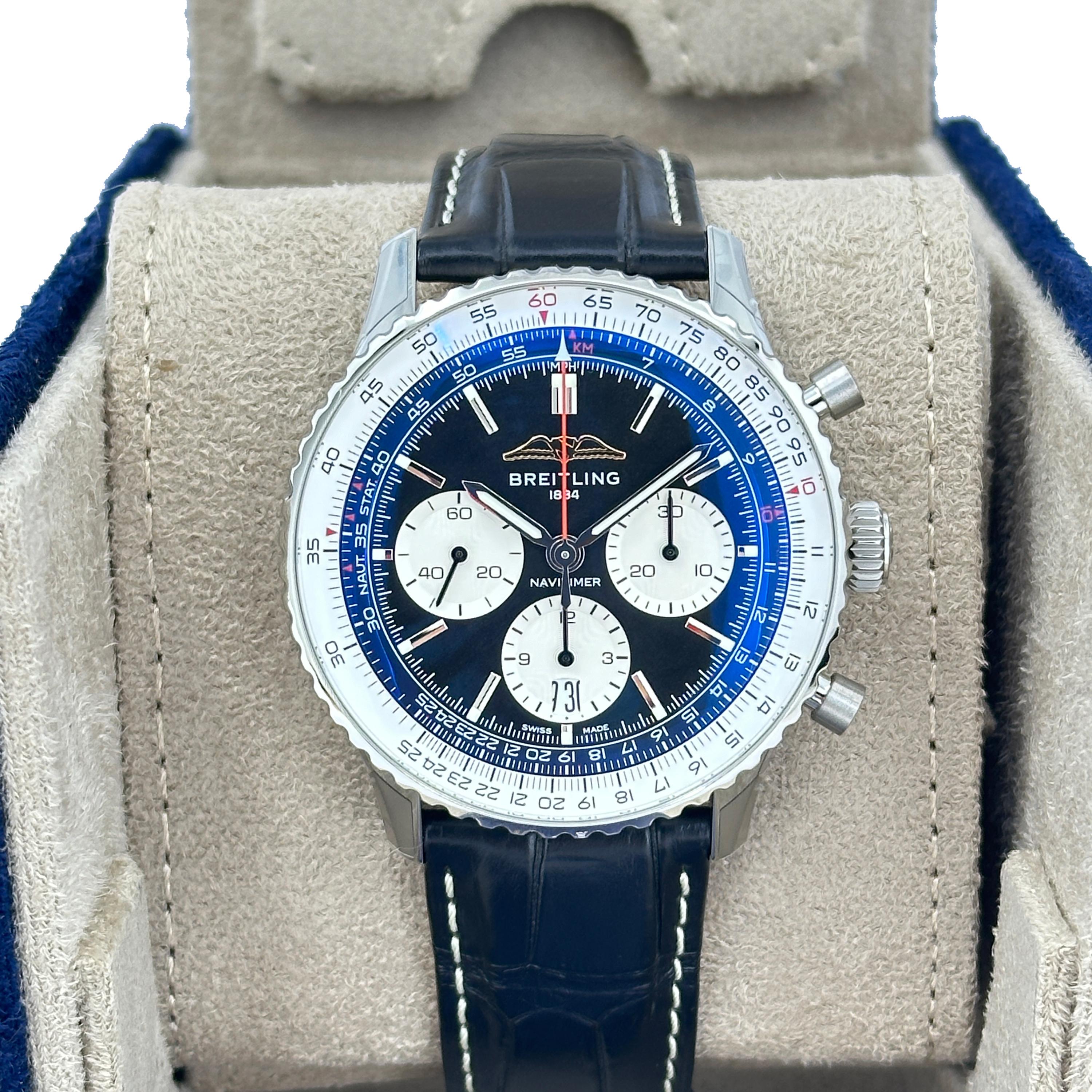 Il Breitling Navitimer B01 Chronograph 43 (ref. AB0138211B1P1) è un'interpretazione moderna di uno degli orologi da pilota più iconici del mondo. La cassa in acciaio inossidabile da 43 mm rappresenta il perfetto equilibrio tra presenza e