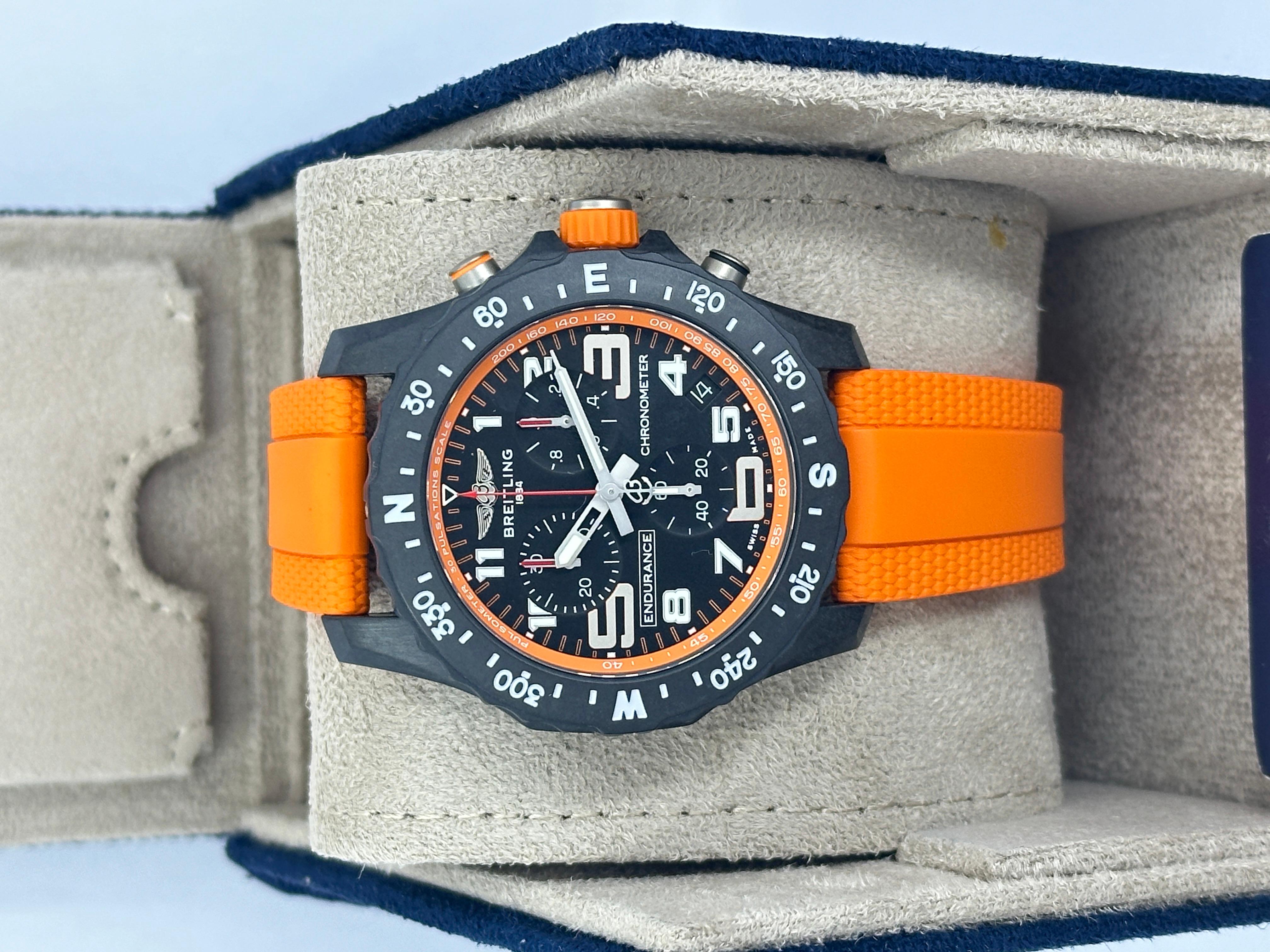 Il Breitling Endurance Pro Ref. X82310A51B1S2 è un cronografo audace e ultraleggero costruito per uno stile di vita ad alte prestazioni. Realizzato con l'esclusivo Breitlight® - un materiale proprietario 3,3 volte più leggero del titanio - questo