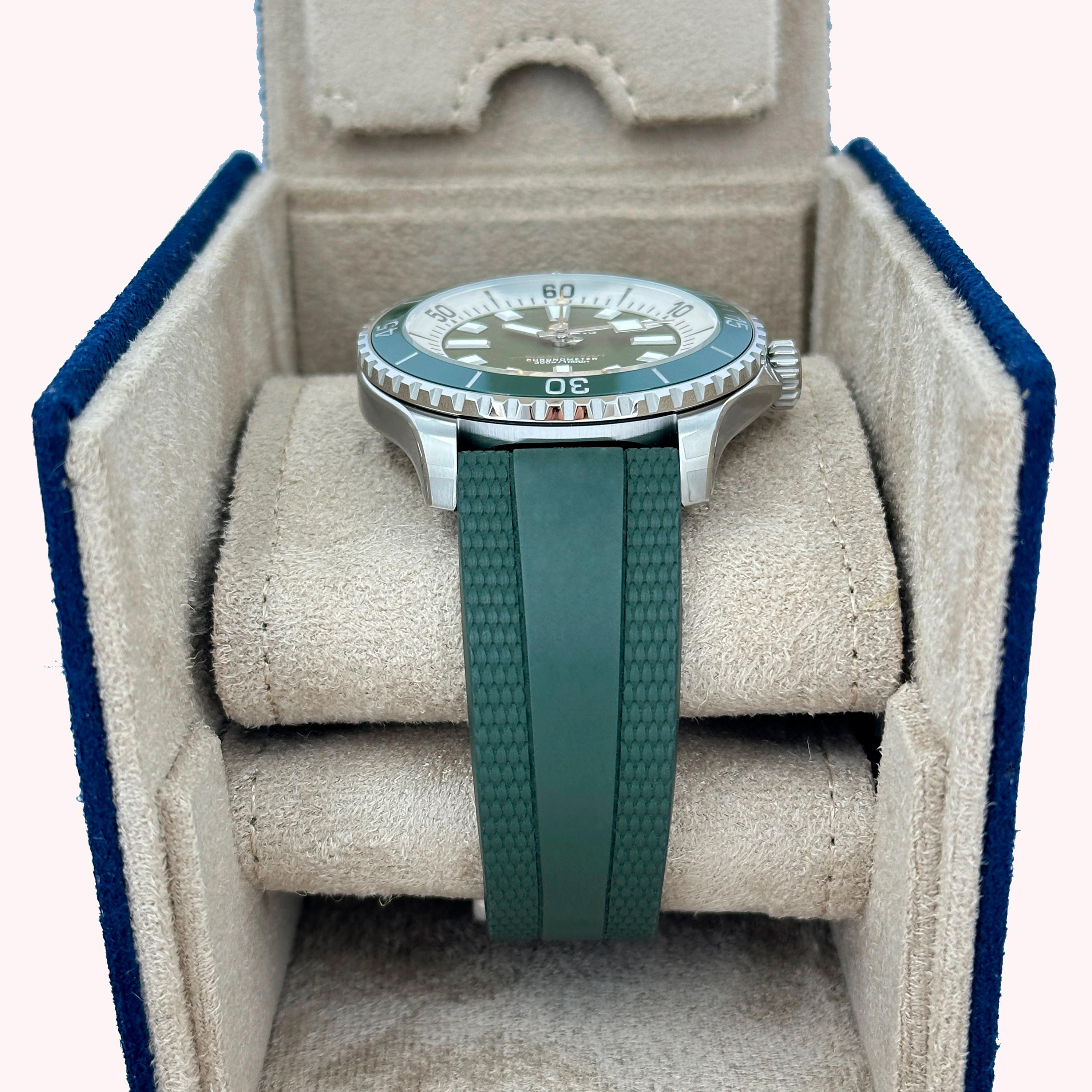 Inédite Breitling Superocean Reference# A17376A31L1S1, Ensemble complet, 2025 Unisexe en vente