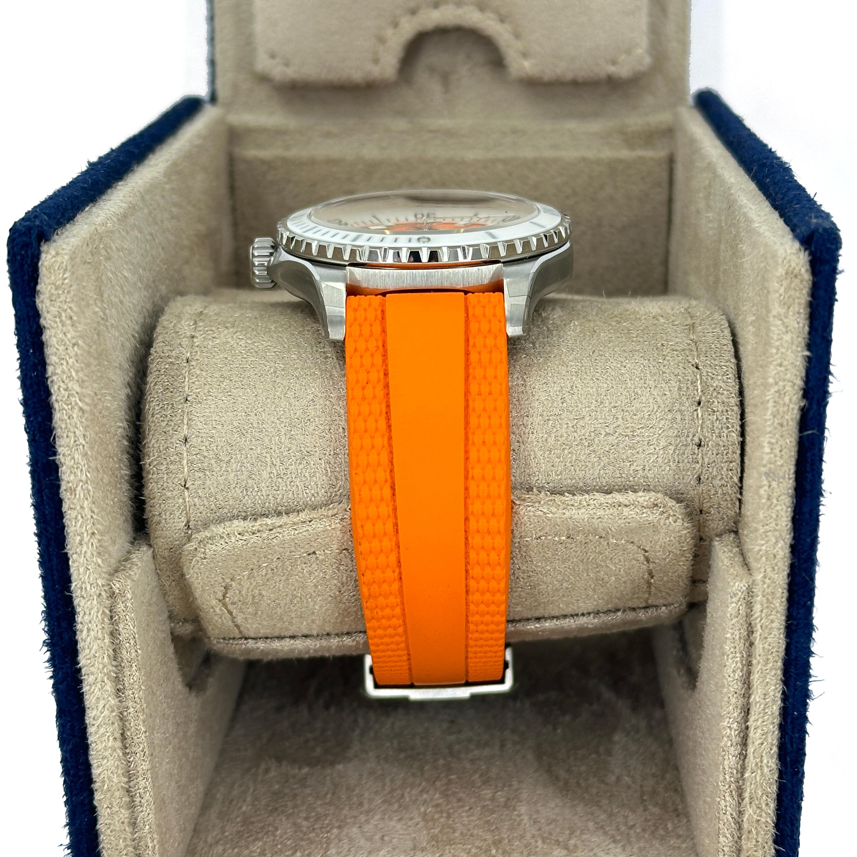 Women's or Men's Unworn Breitling Superocean Reference# A17377211O1S1, Complete set, 2025 For Sale