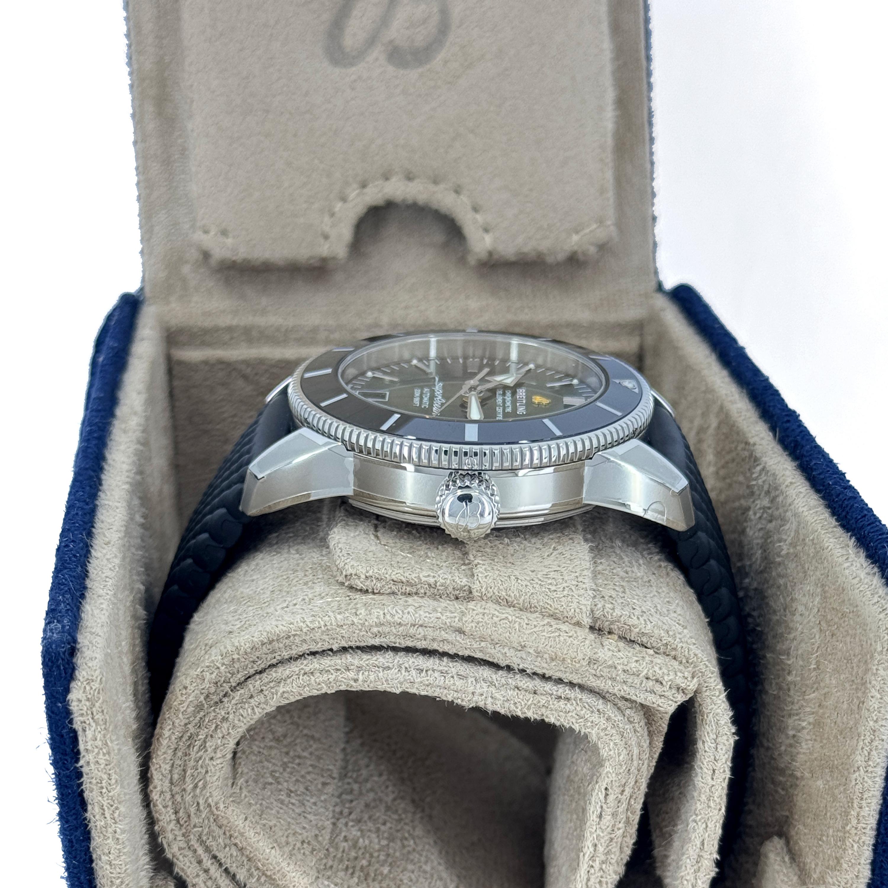 El Breitling Superocean Heritage II B20 Automático 42 (ref. AB2010121L1S1) es una audaz reinterpretación de un icono del submarinismo de mediados de siglo, actualizado para un rendimiento contemporáneo. Este buzo de acero inoxidable de 42 mm llama