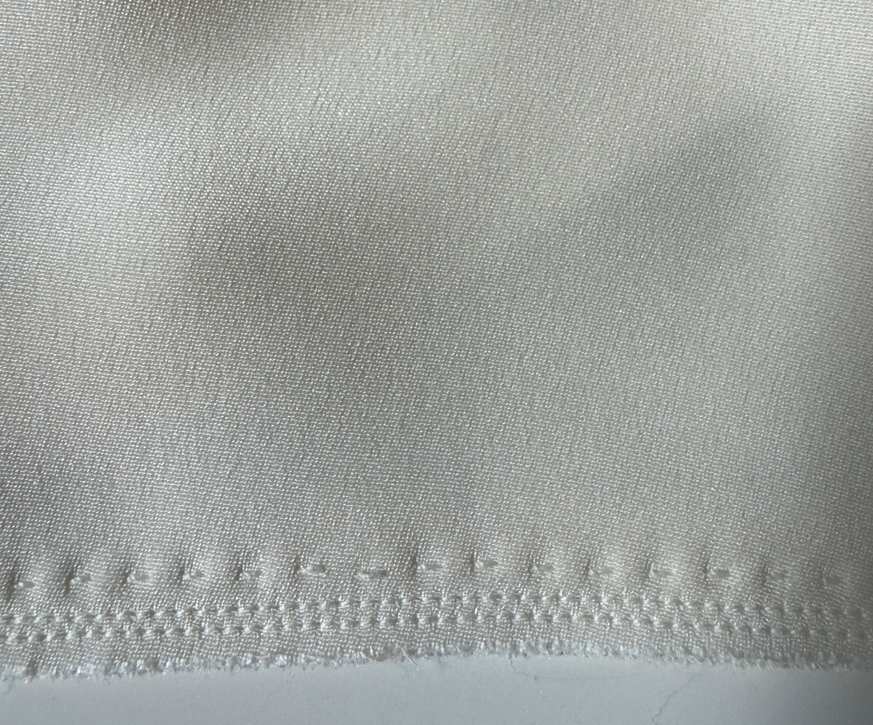 Women's UNWORN Brioni Cream Silk Blouse with Bow Tie 42 For Sale