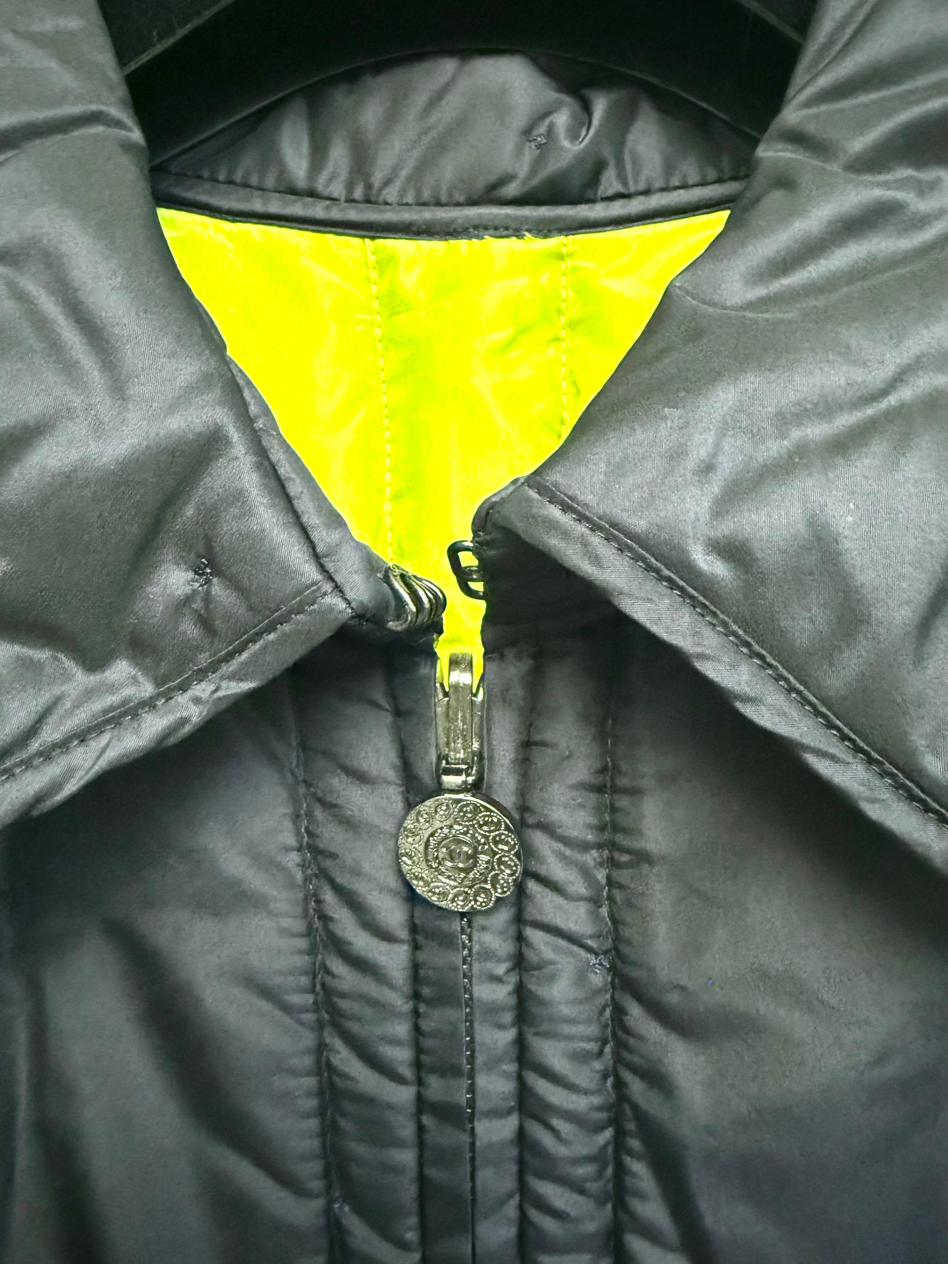 Unworn Chanel blue and yellow silk reversible double sided jacket In New Condition For Sale In Sheung Wan, HK