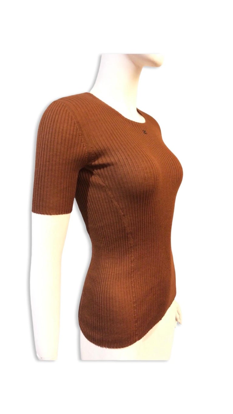 Unworn Chanel Brown Cashmere and Silk CC Logo Top  In New Condition For Sale In Sheung Wan, HK