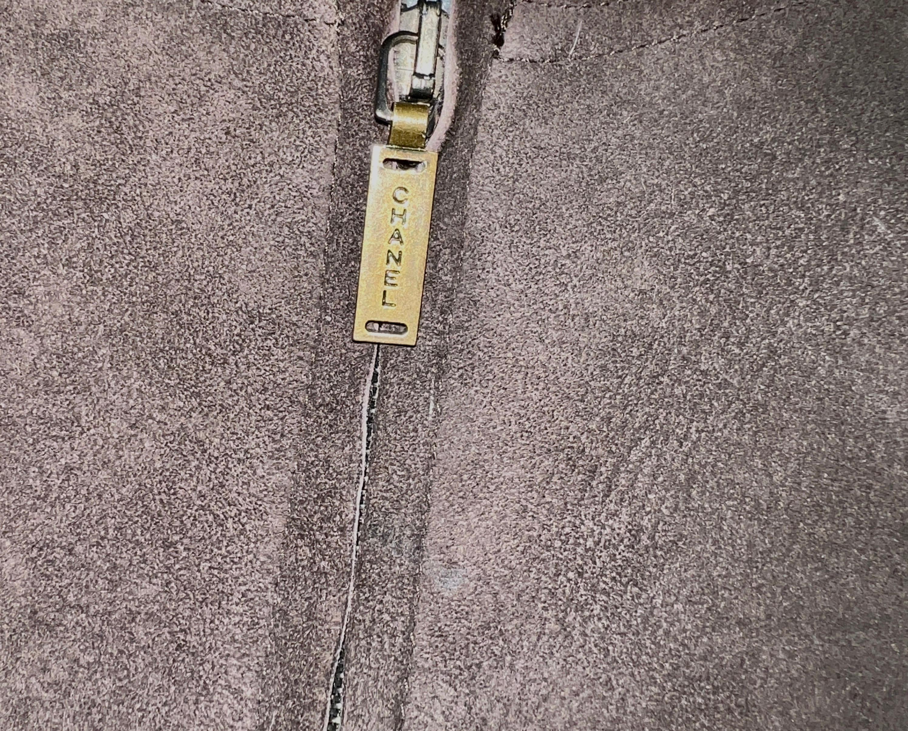 UNWORN Chanel Brown Lambskin Suede Fur Shearling Outwear Jacket 34 In Excellent Condition For Sale In Switzerland, CH