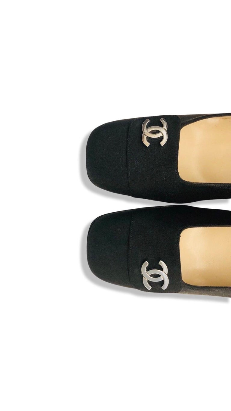 - Unworn vintage 90s Chanel black silk square toes heels. 

- CC silver hardware. 

- Size 37.5. 


