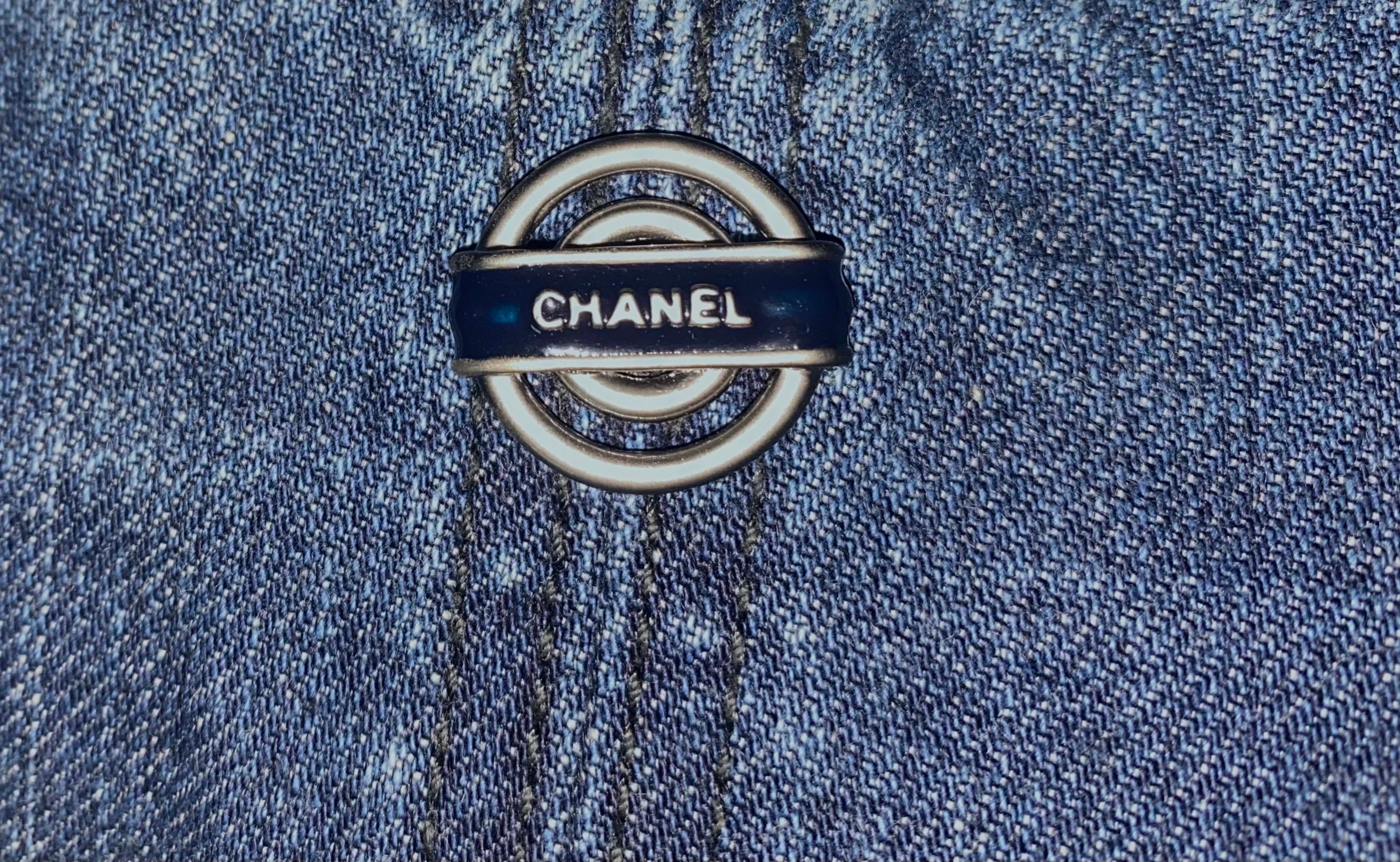 Women's UNWORN Chanel Denim Jeans Pleated Skirt 40 For Sale