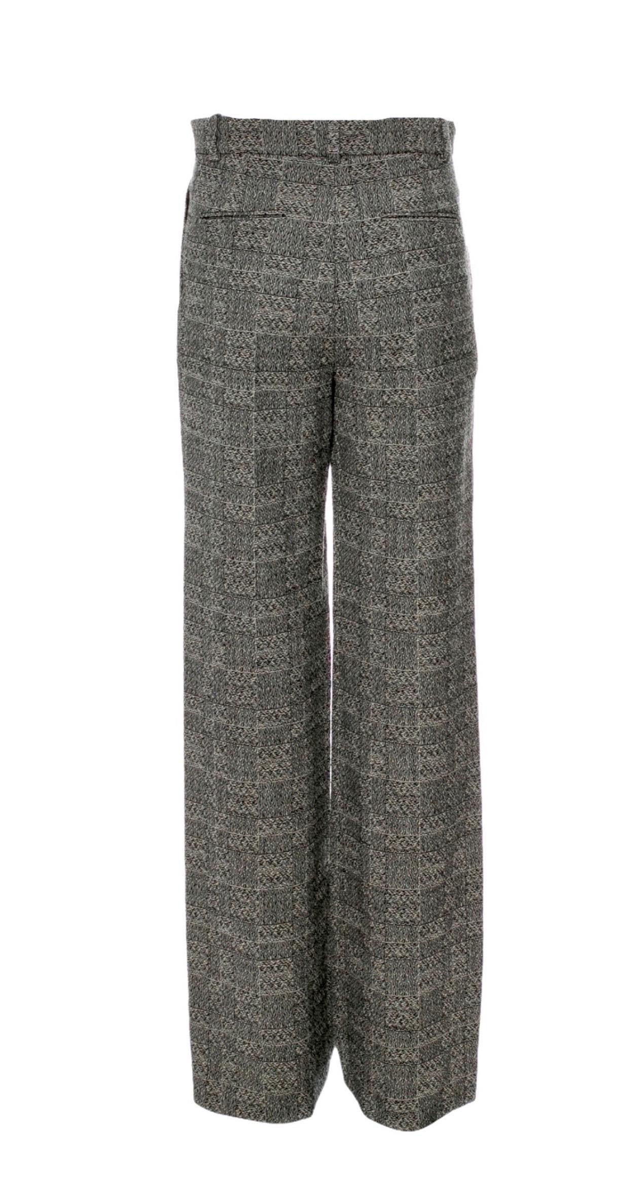 A signature Chanel piece that will last for many years
Classic chic 
Black & ivory tweed pants
Abstract pattern
Two side pockets
Two back pockets
Metal plate engraved „Chanel Paris“
Pleats at waist
Lined with silk
Made in France
Dry Clean