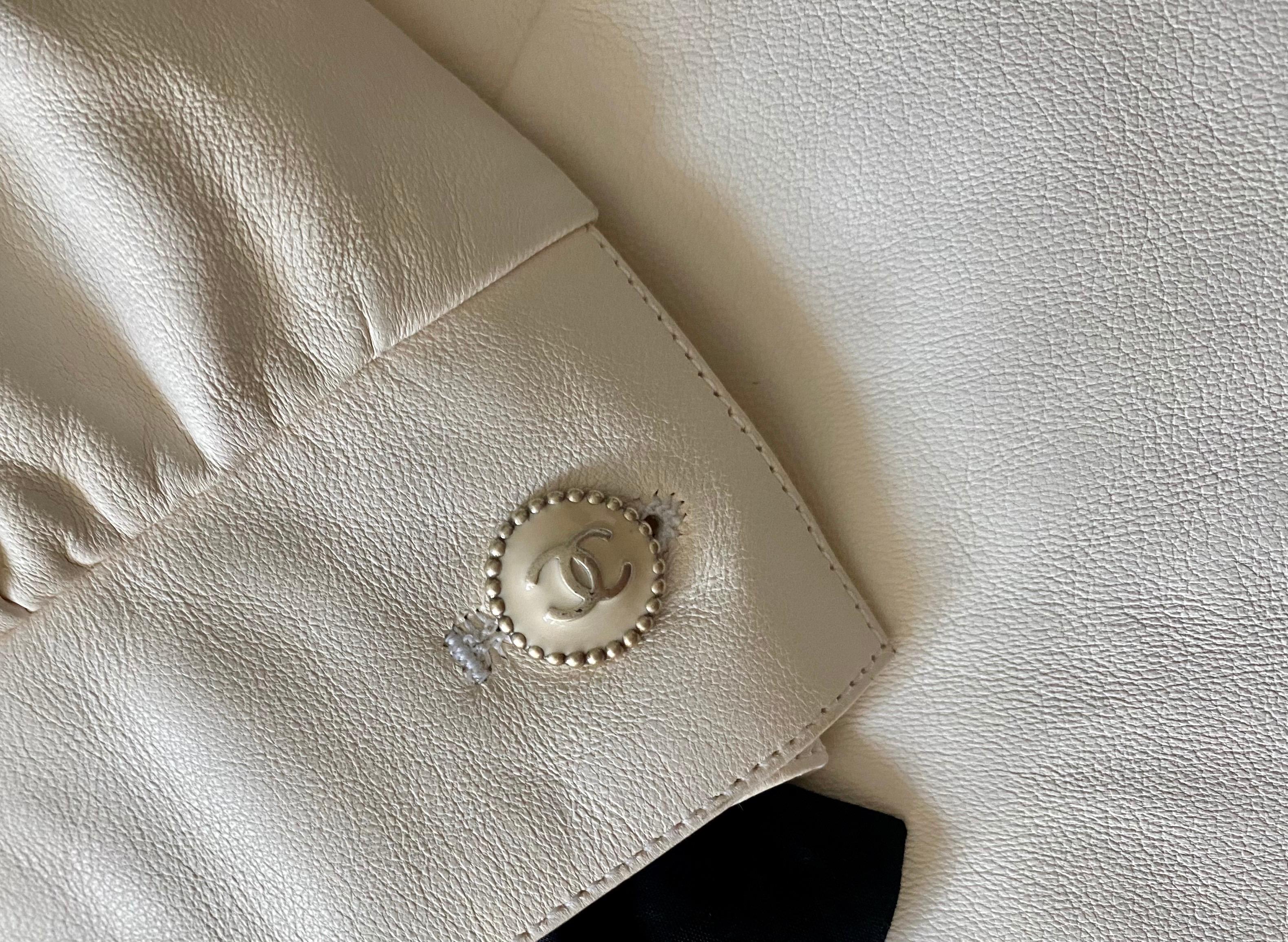UNWORN Chanel Ivory Finest Lambskin Leather Jacket Blazer 2