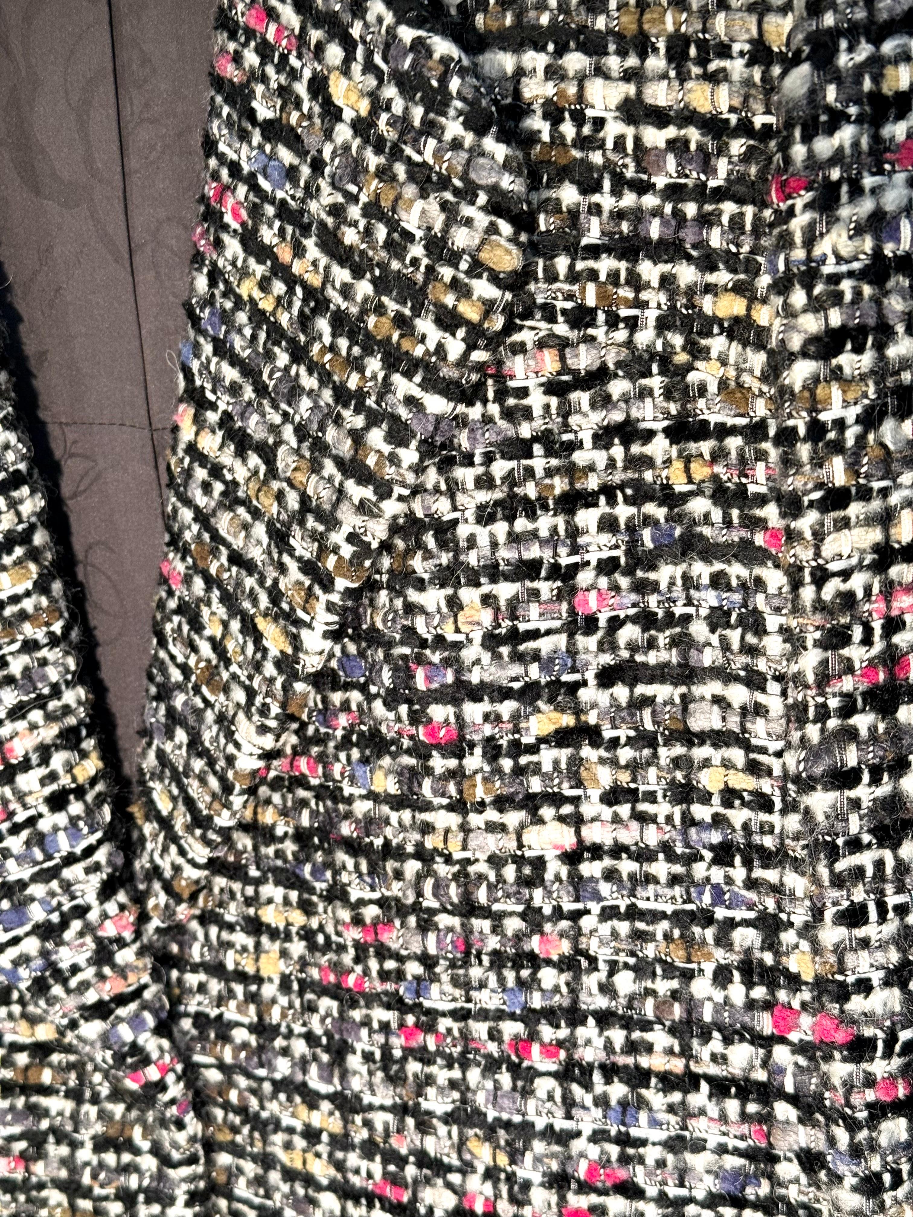 - Unworn Classic Chanel multi-coloured wool tweed jacket. 

- One CC front button closure. 

- Two front slip side pockets 

- Fully silk lined. 

- Size 44. 



