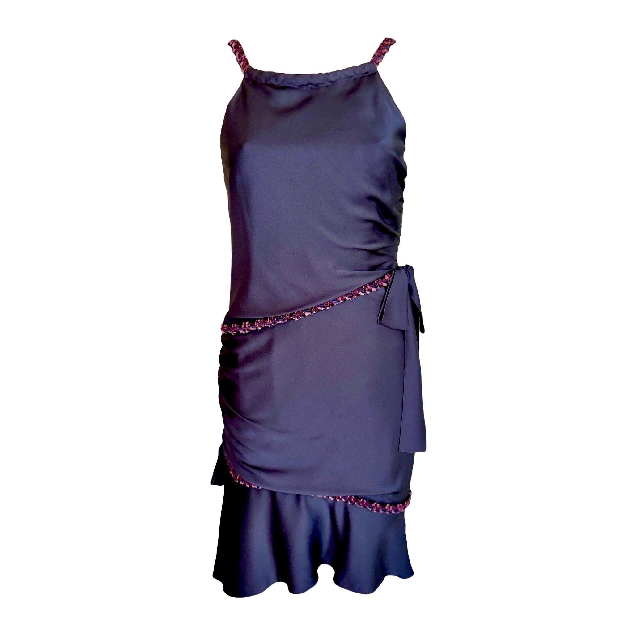 Donna Abito Chanel Navy drappeggiato in seta con passamaneria in tweed fantasia, non indossato, 38 in vendita