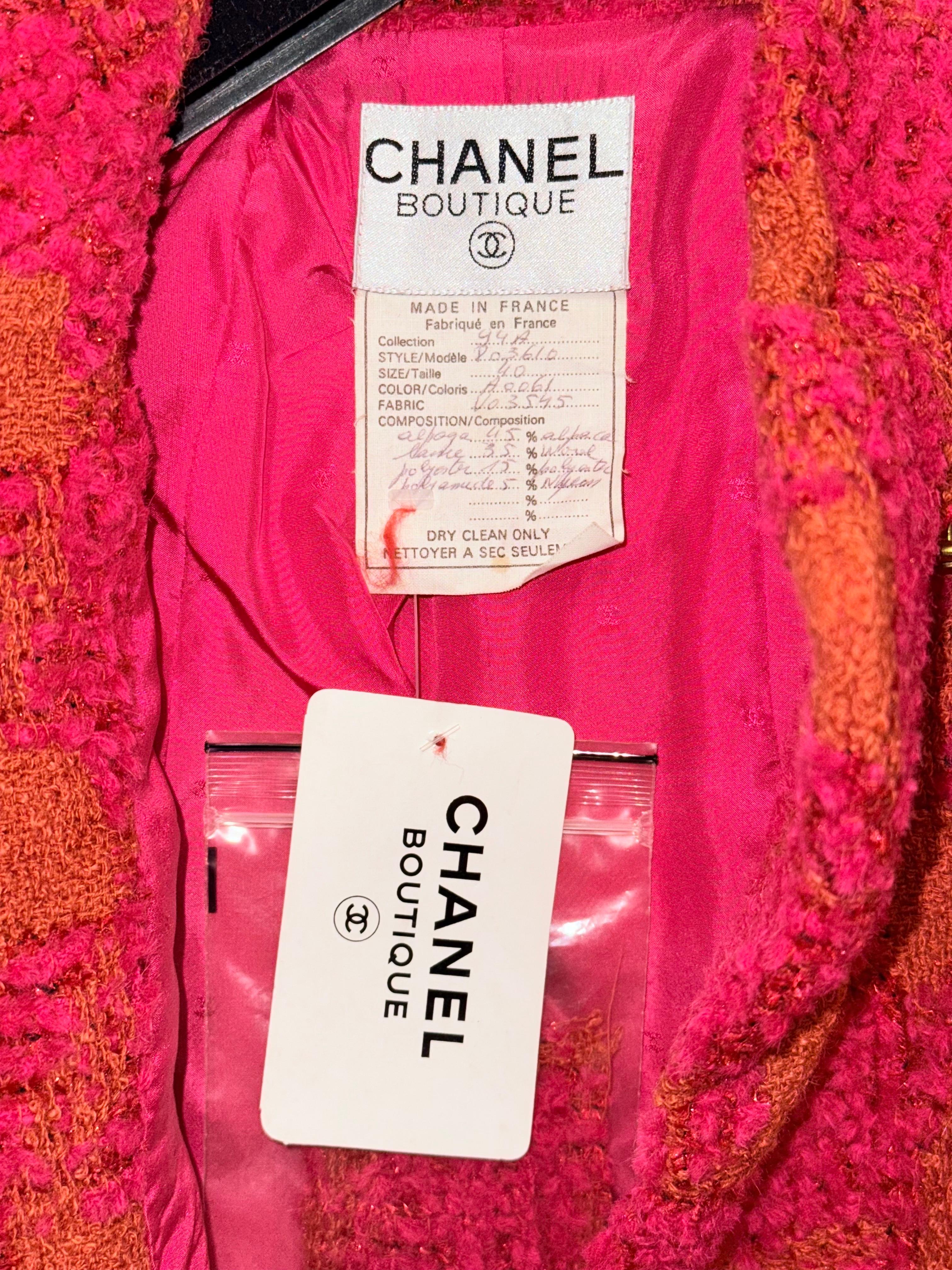 Chaqueta de tweed roja y naranja de pata de gallo de Chanel sin estrenar en venta 1