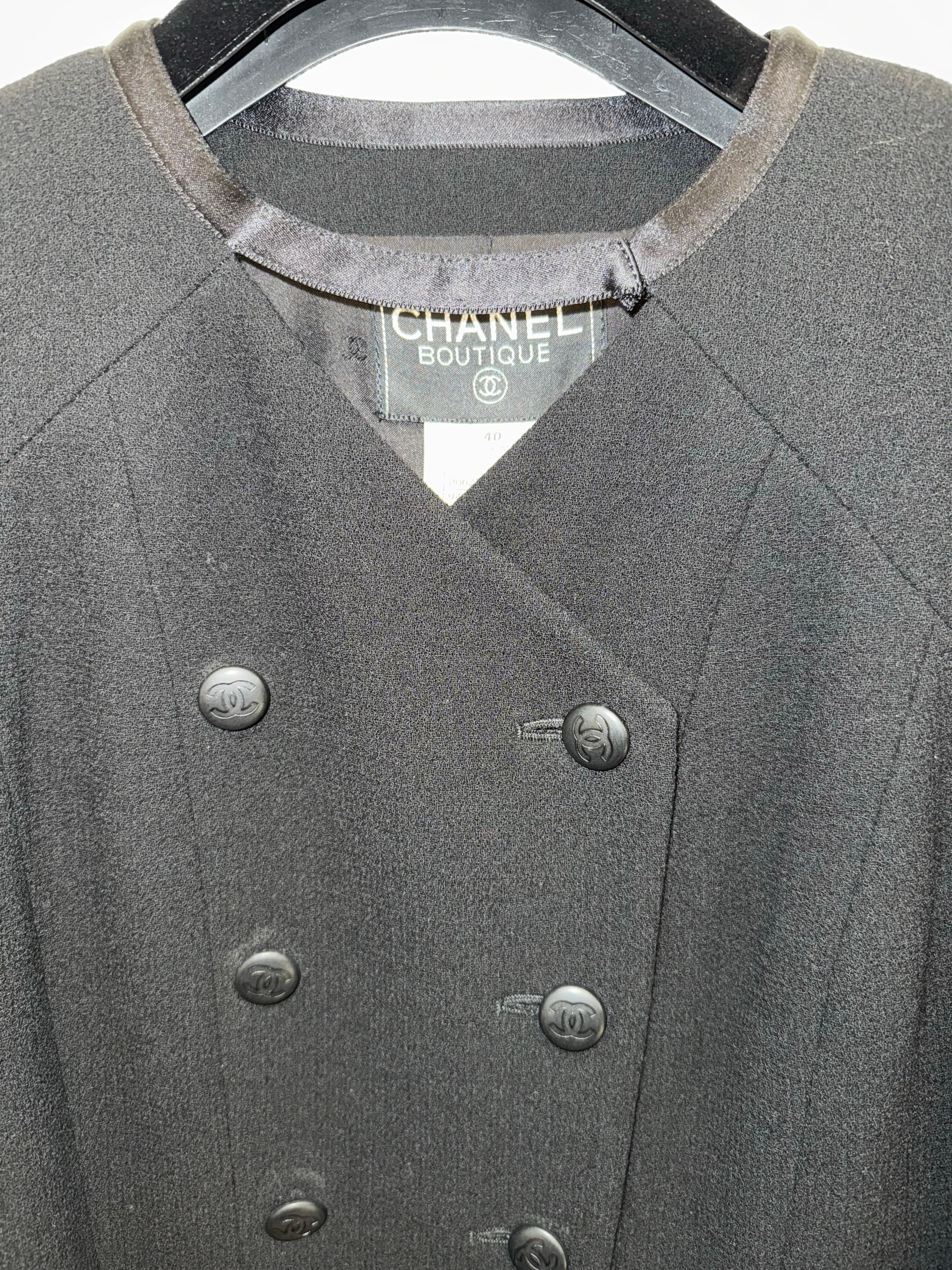 - Unworn Chanel black wool jacket from 1996 spring collection.

- Satin trim mandarin collar.

- Satin trim cuff.

- Round shoulder.

- Double breasted buttons closure. 

- Black CC buttons.

- Size 40.

Measurements:
Shoulder to shoulder: around 17