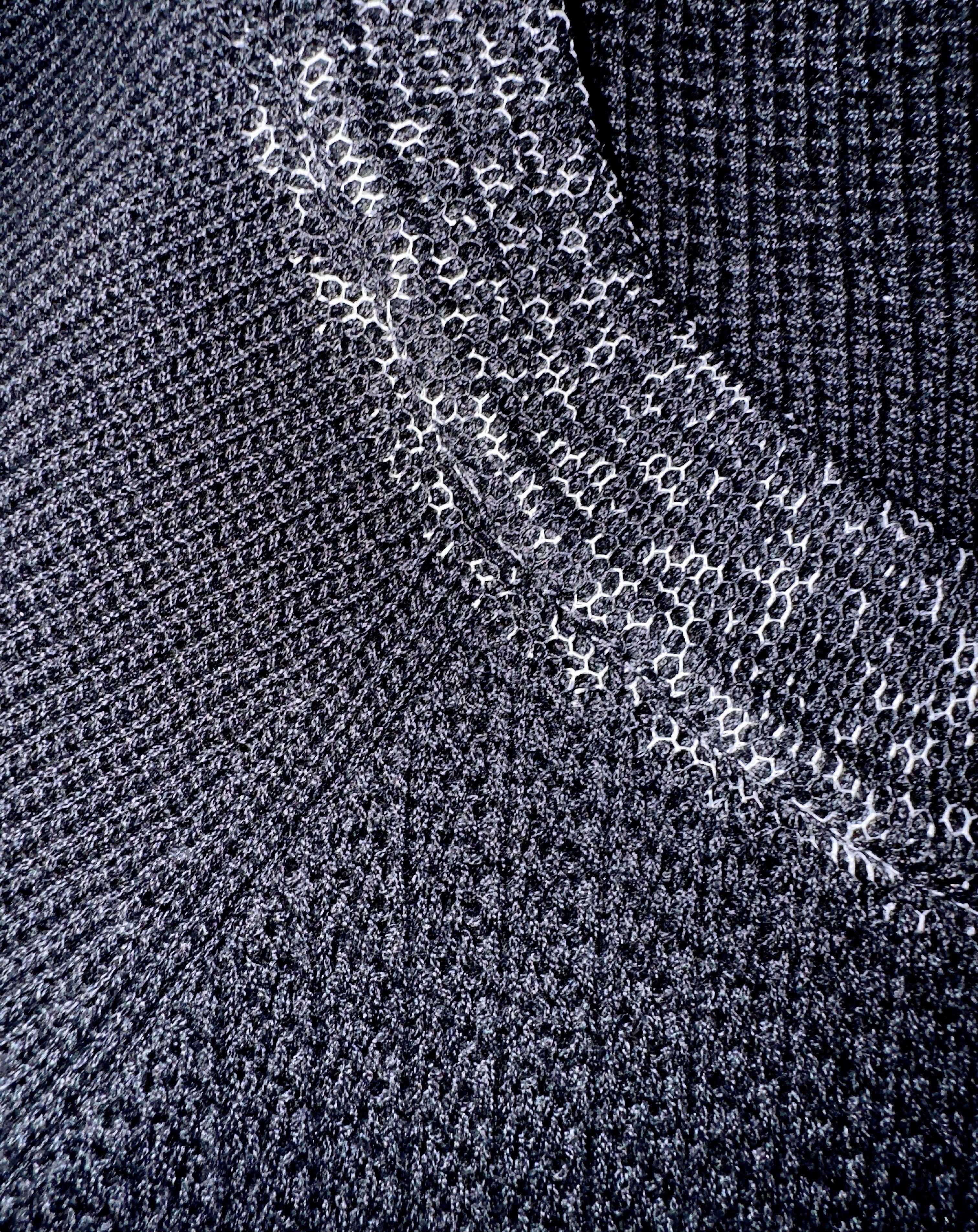 Vestido de punto de crochet Chanel sin estrenar Recortes de malla de seda 36 en venta 1