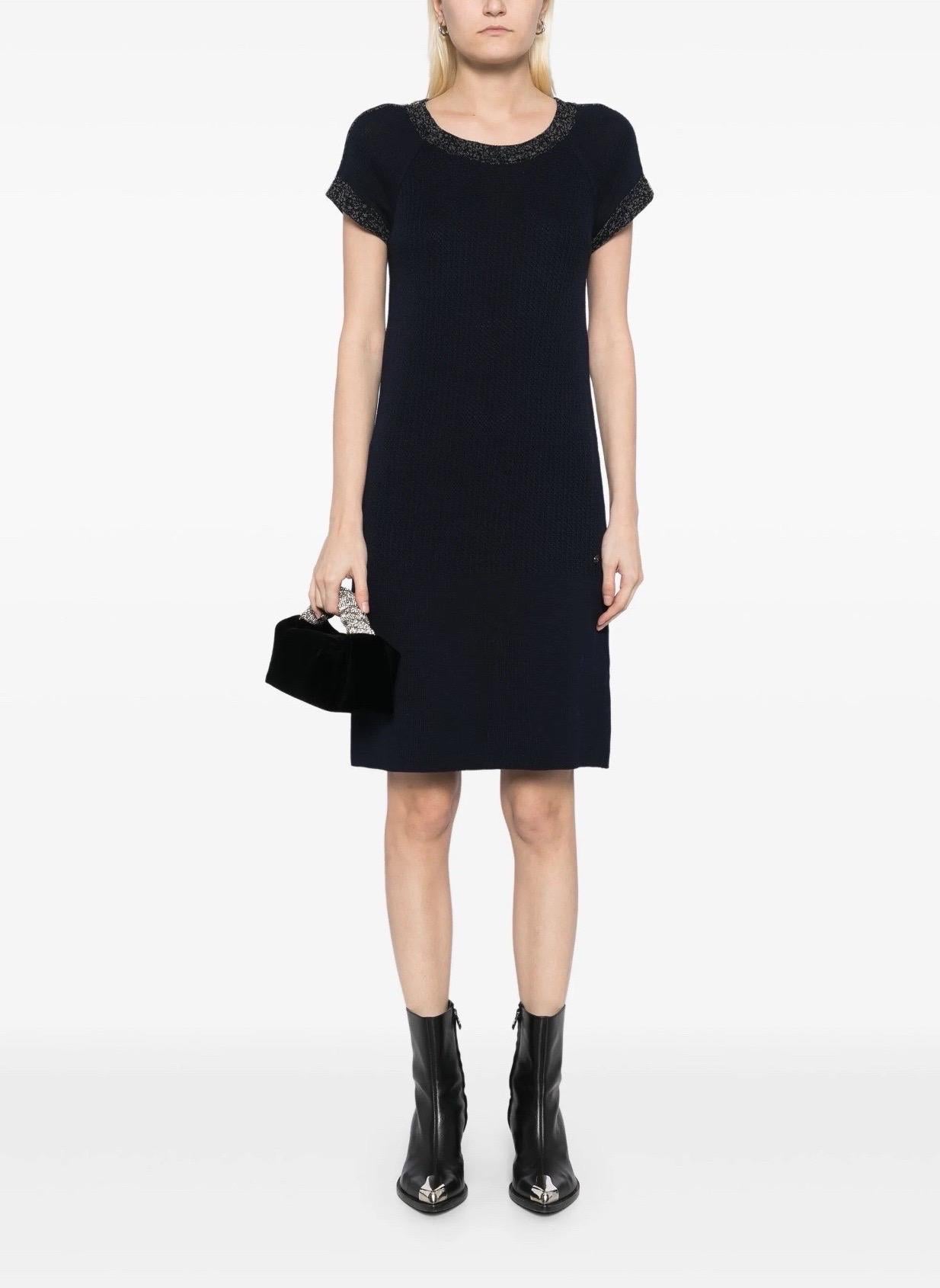 Vestido de punto de crochet Chanel sin estrenar Recortes de malla de seda 36 en venta 4