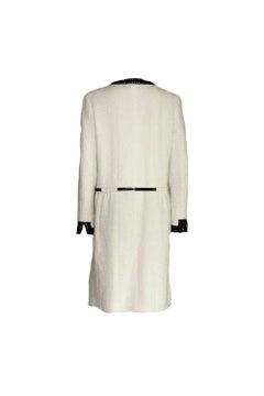 UNWORN Chanel Signature Tweed White and Black Coat "CHANEL" Belt and CC Logo 40