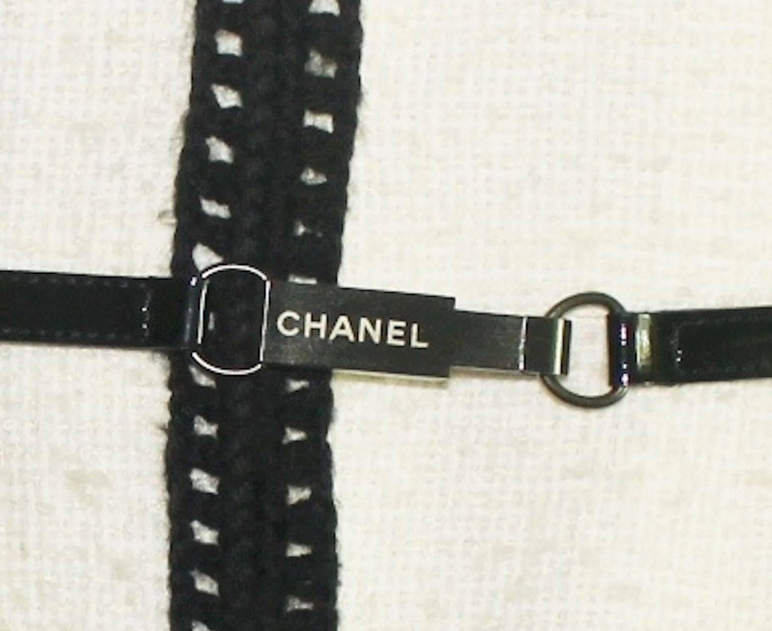Women's UNWORN Chanel Signature Tweed White and Black Coat 