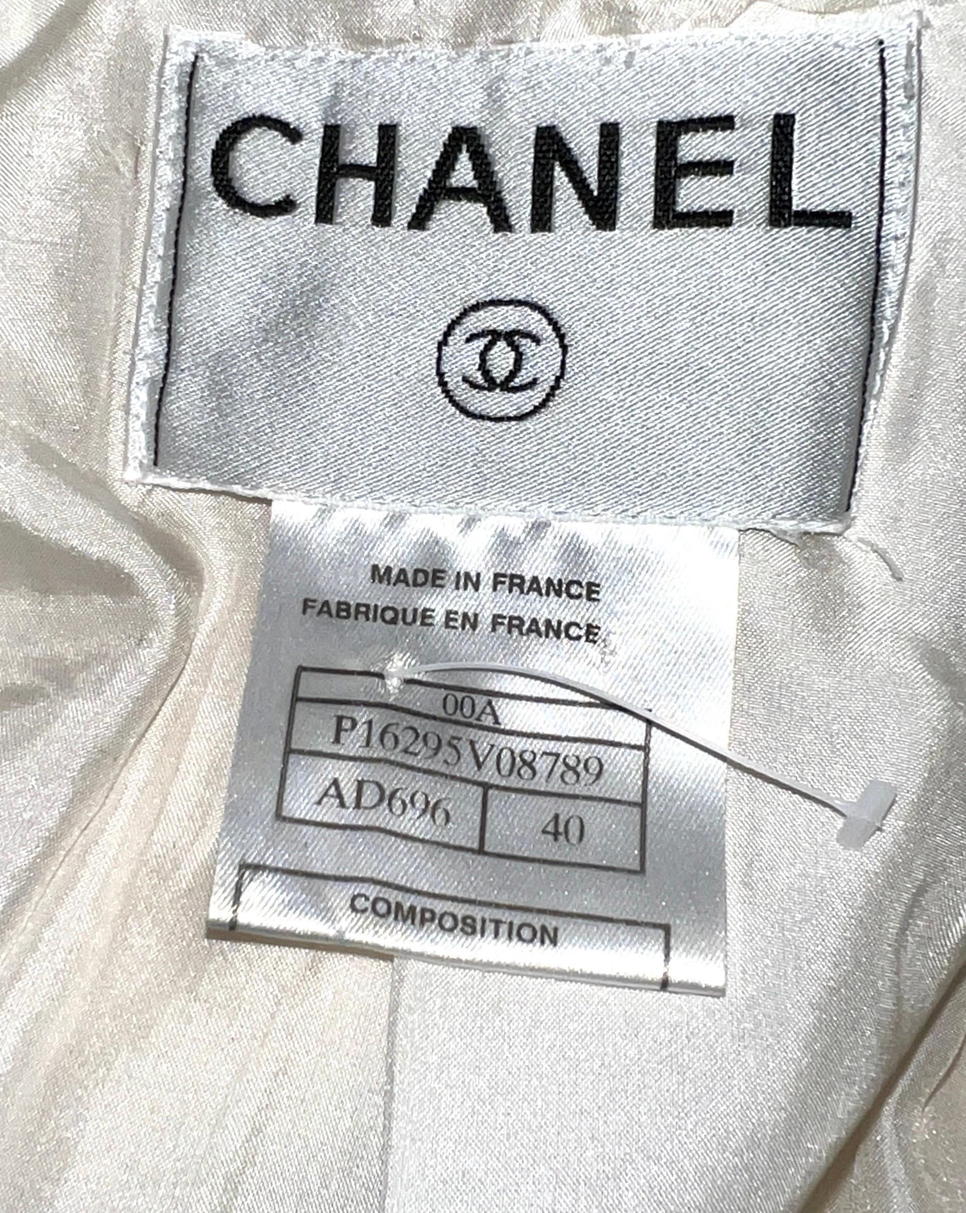 UNWORN Chanel Signature Tweed White and Black Coat 