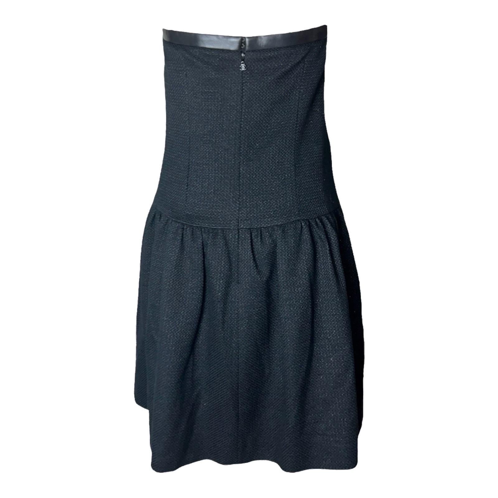 UNWORN Chanel Trägerloses Korsettkleid aus Tweed & Leder 38 (Schwarz) im Angebot