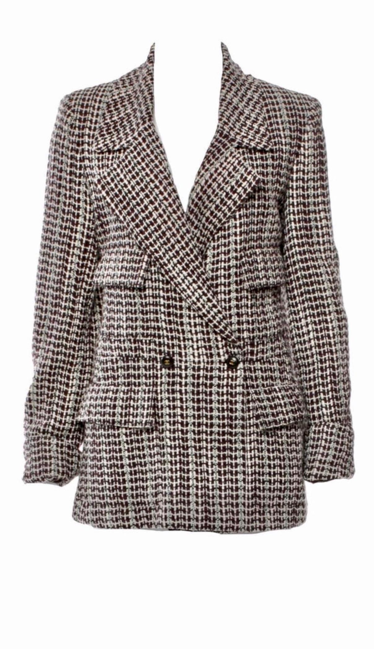 UNWORN Chanel Tweed & Sequins CC Logo Button Short Coat Jacket Blazer 42 For Sale 1