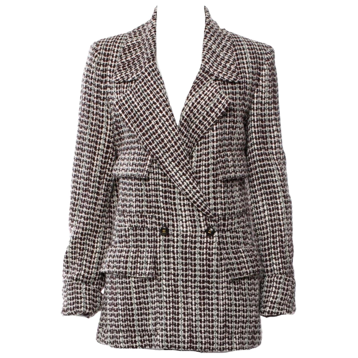 UNWORN Chanel Tweed & Sequins CC Logo Button Short Coat Jacket Blazer 42 For Sale