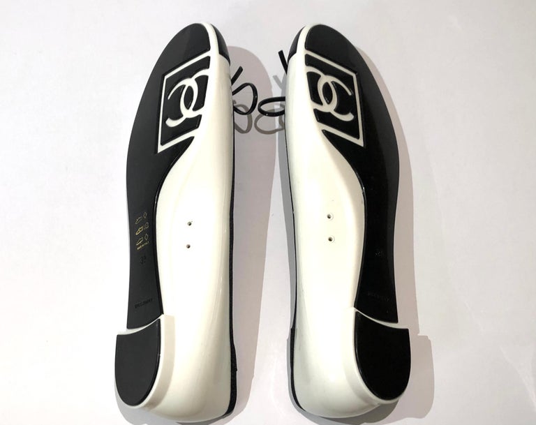 Women's Unworn Chanel white and black flats  For Sale