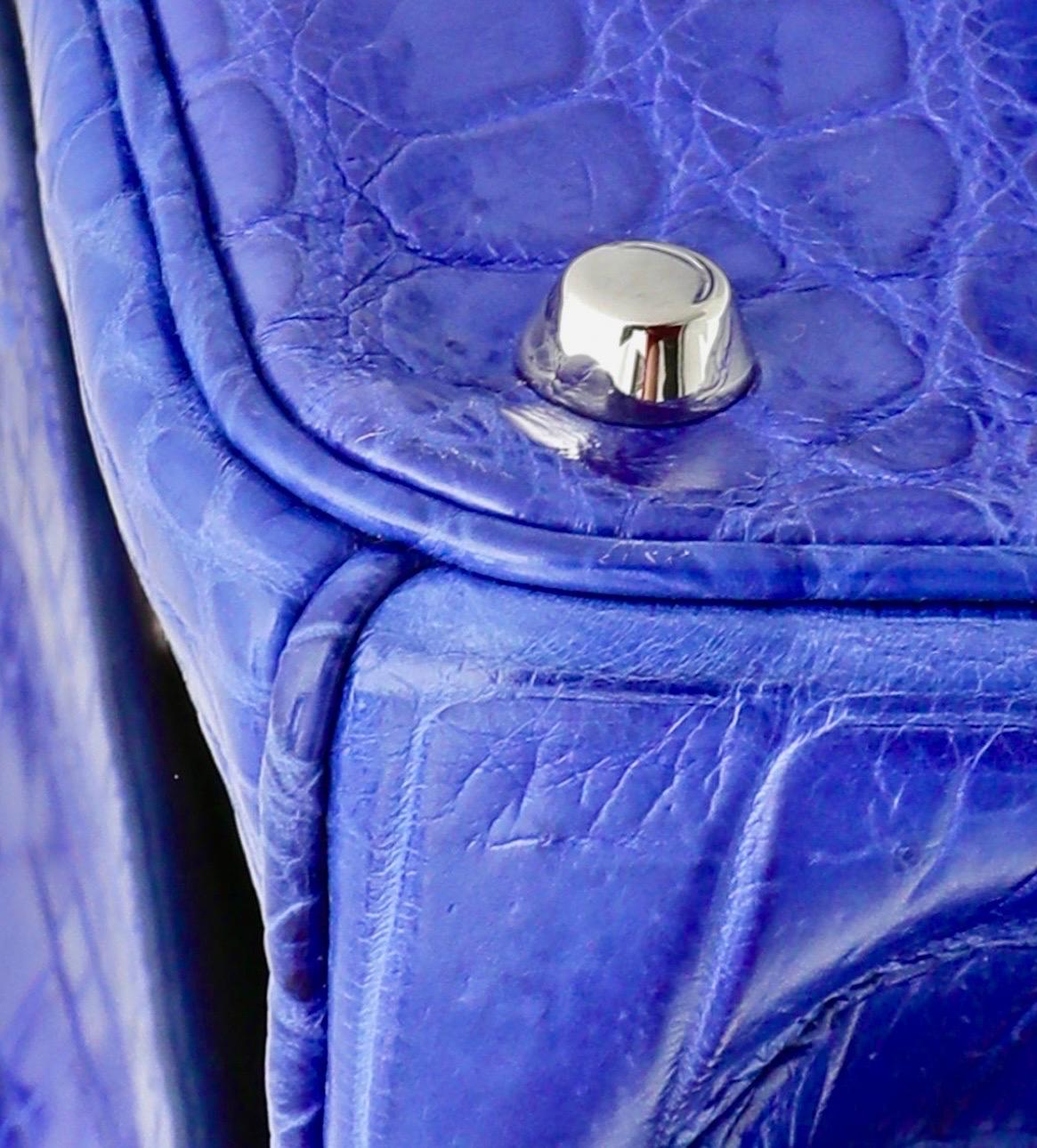 Sac à main Christian Dior édition limitée en crocodile exotique bleu électrique non porté en vente 6