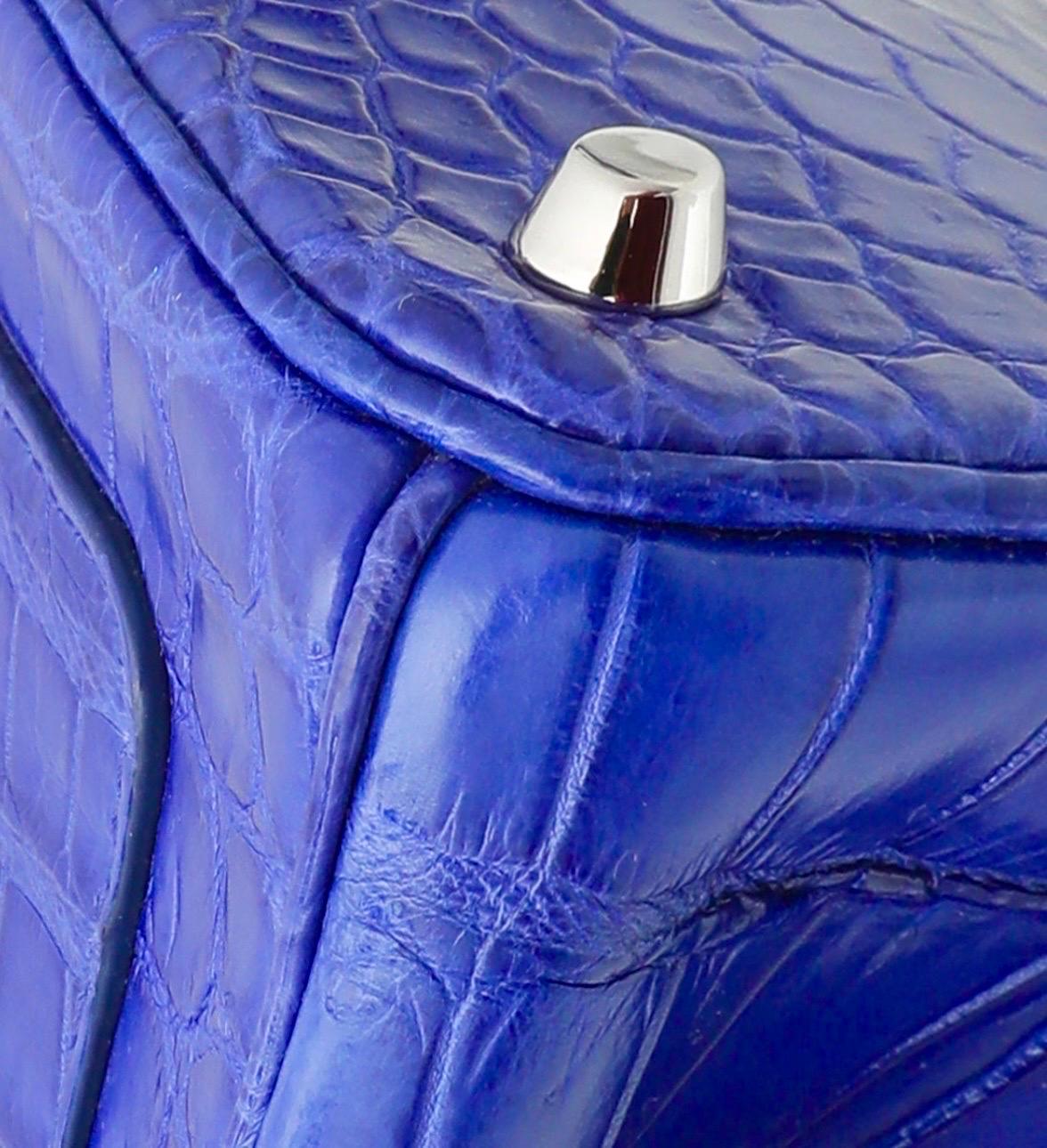Sac à main Christian Dior édition limitée en crocodile exotique bleu électrique non porté en vente 2