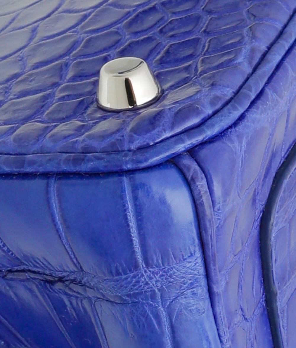 Sac à main Christian Dior édition limitée en crocodile exotique bleu électrique non porté en vente 3