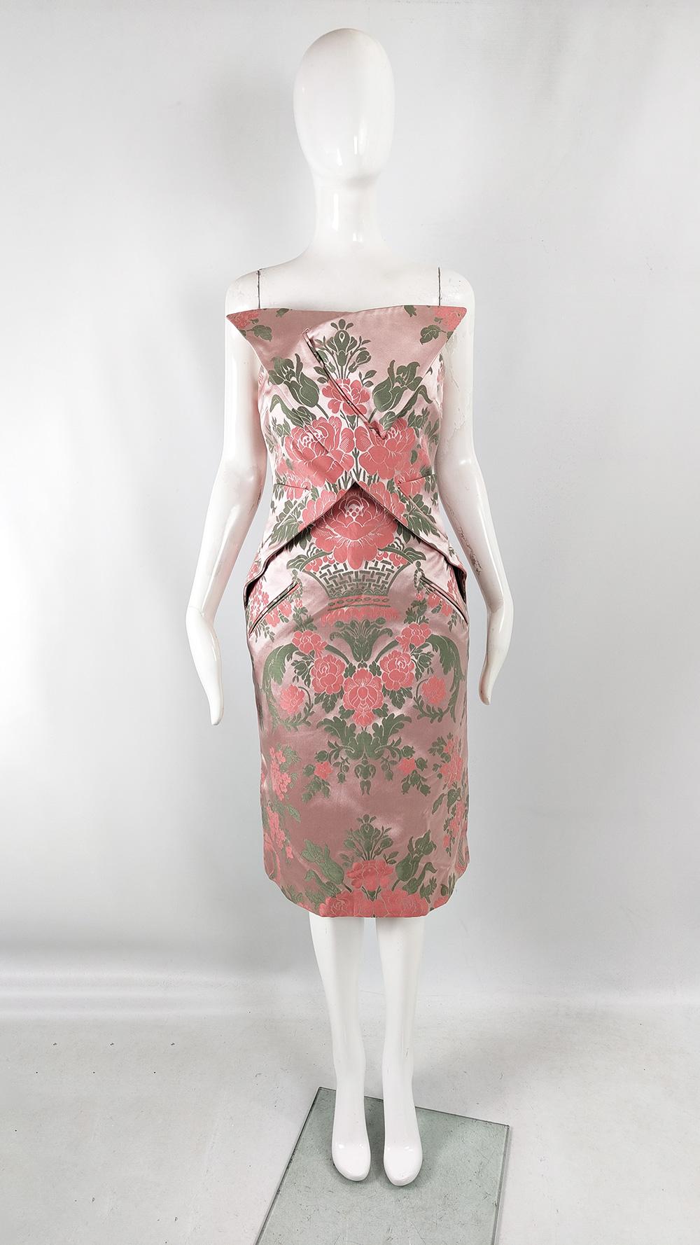 Size: Marked IT 44 / UK 12 / US 8
Bust - 35” / 89cm
Waist - 30” / 76cm
Hips - 40” / 101cm
Length (Bust to Hem) - 34” / 86cm

An incredible strapless Christopher Kane Dress in a pink silk and cotton satin with an architectural pointed design at the