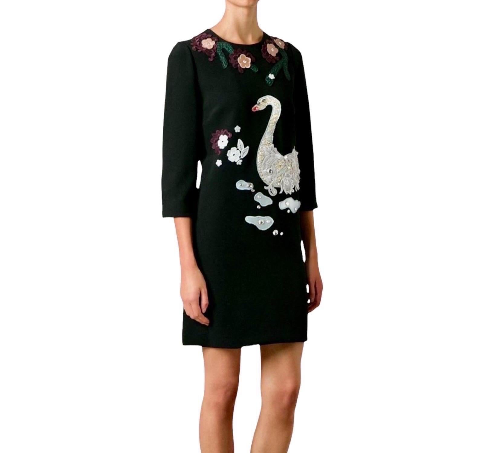 UNWORN Dolce & Gabbana Black Crystal Embellished Appliqué Lace Swan Dress 42 For Sale 2