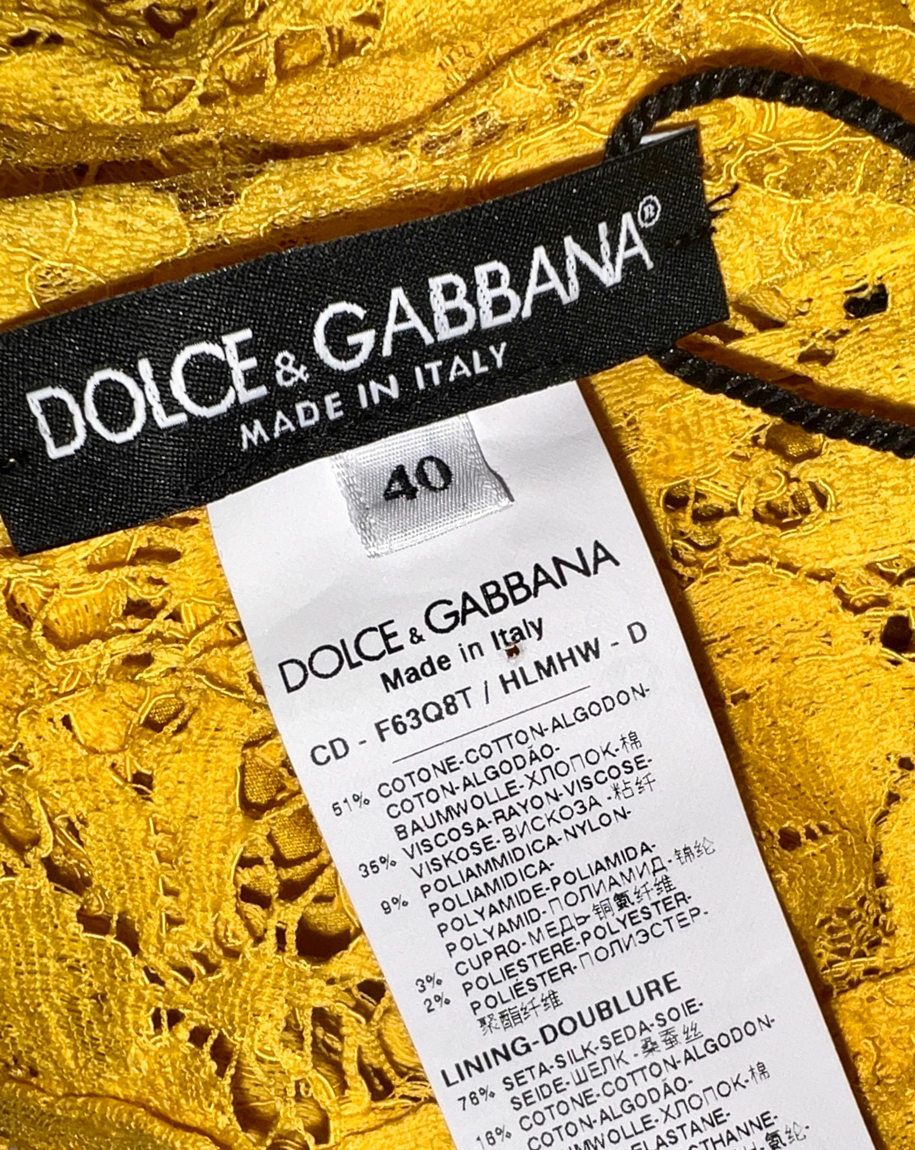 UNWORN Dolce & Gabbana Yellow & Black Guipure Lace Evening Cocktail Dress 40 For Sale 3