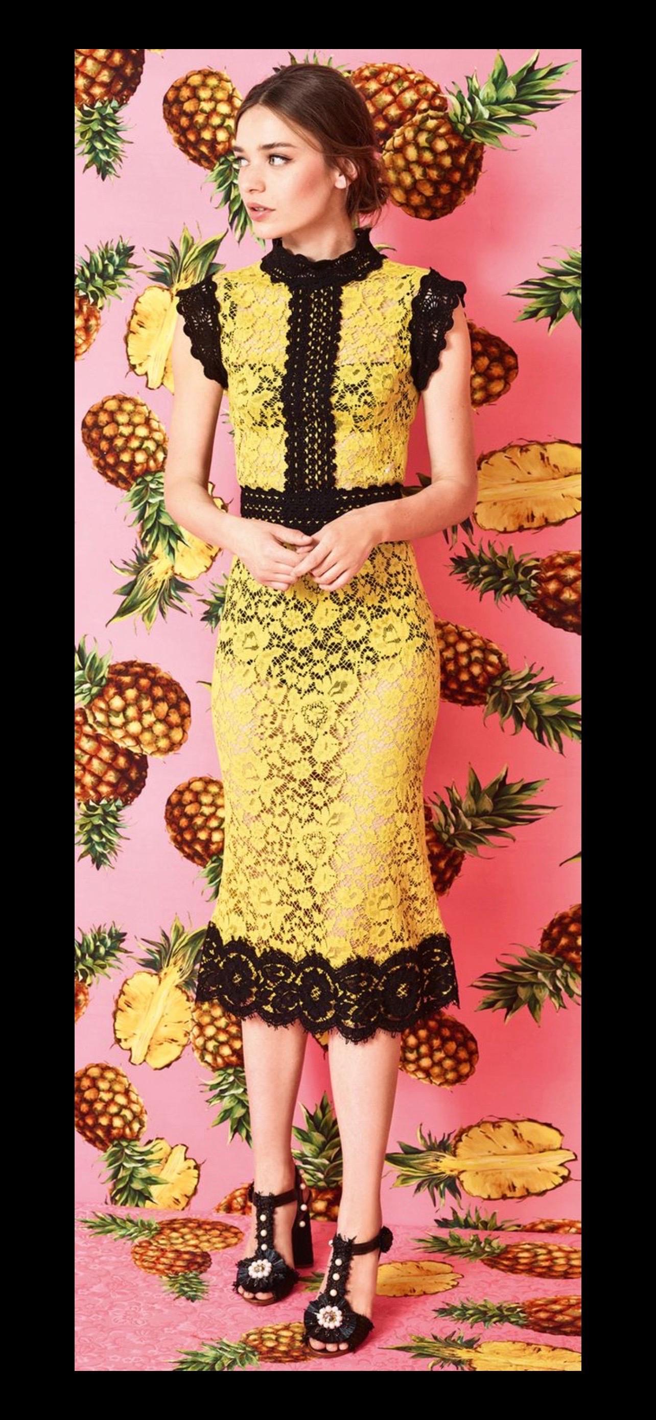 UNWORN Dolce & Gabbana Yellow & Black Guipure Lace Evening Cocktail Dress 40 For Sale 7