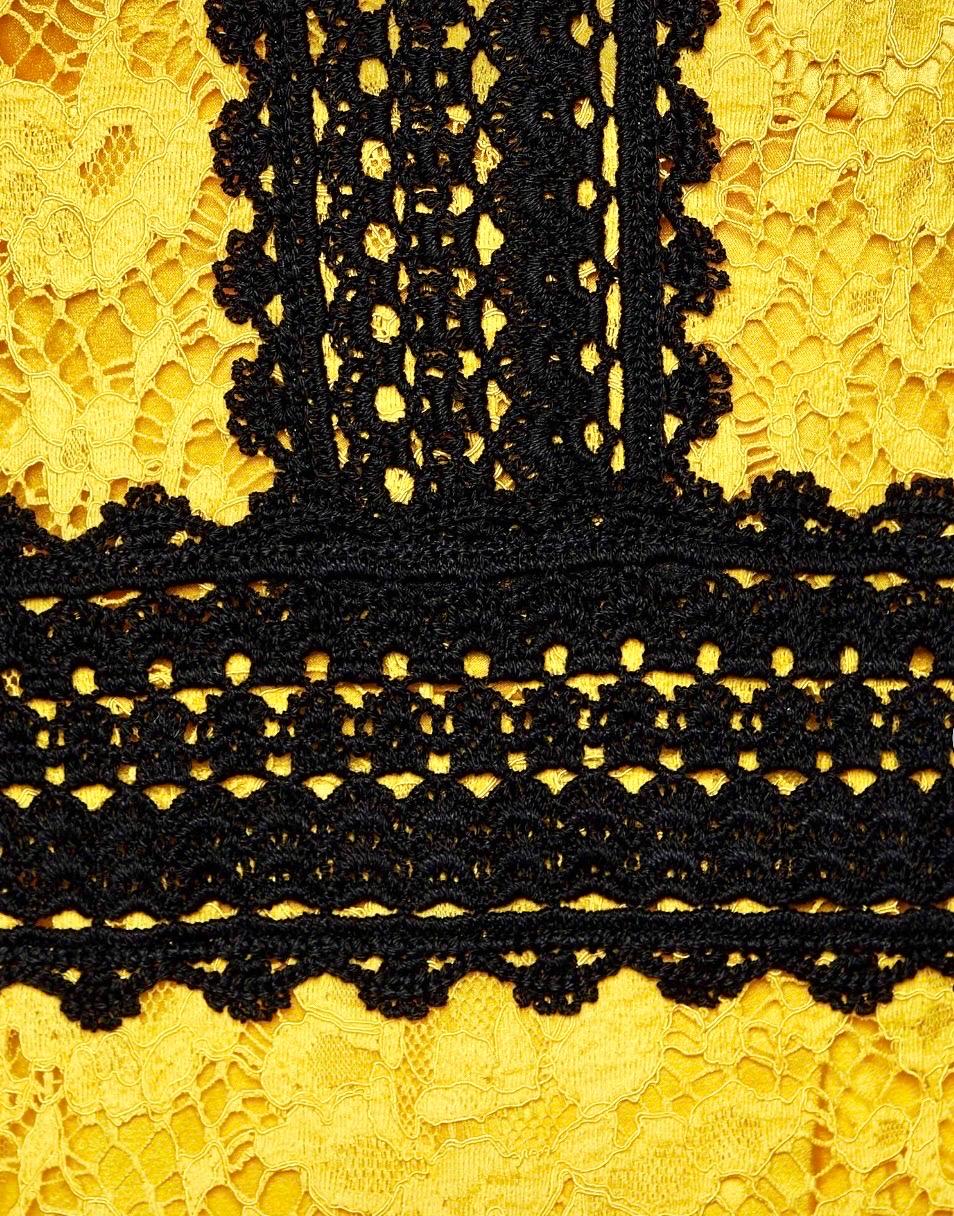 UNWORN Dolce & Gabbana Yellow & Black Guipure Lace Evening Cocktail Dress 40 For Sale 1