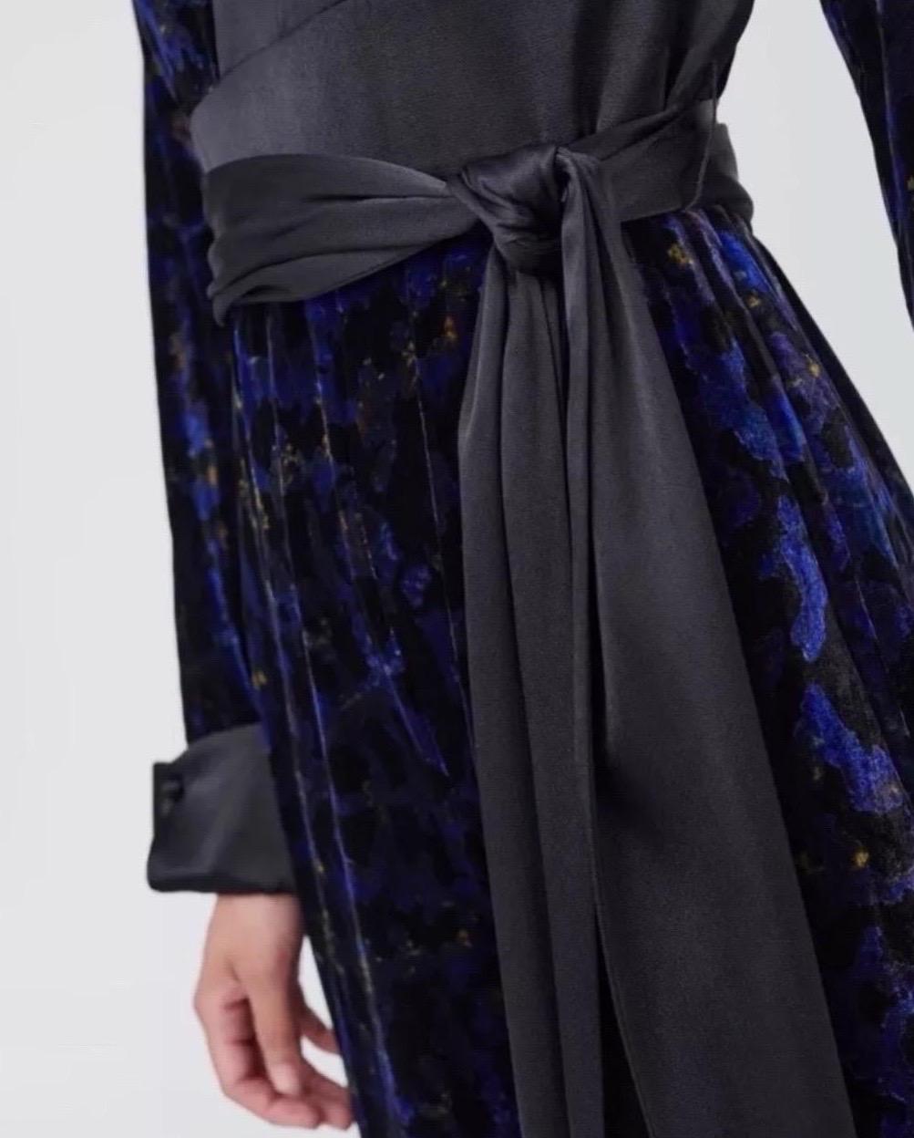 UNWORN DVF Diane von Furstenberg Velvet Jumpsuit Overall Size 0 In Excellent Condition For Sale In Switzerland, CH