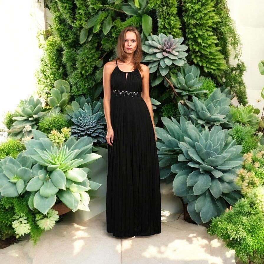 Robe longue de soirée Emilio Pucci plissée en soie noire embellie, 40 en vente 5