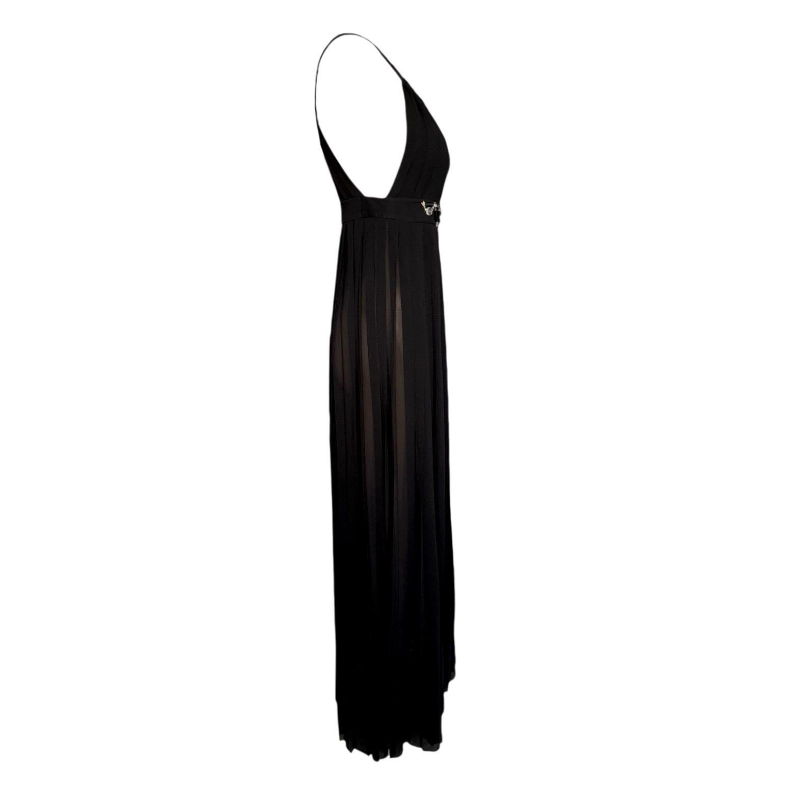 Noir Robe longue de soirée Emilio Pucci plissée en soie noire embellie, 40 en vente